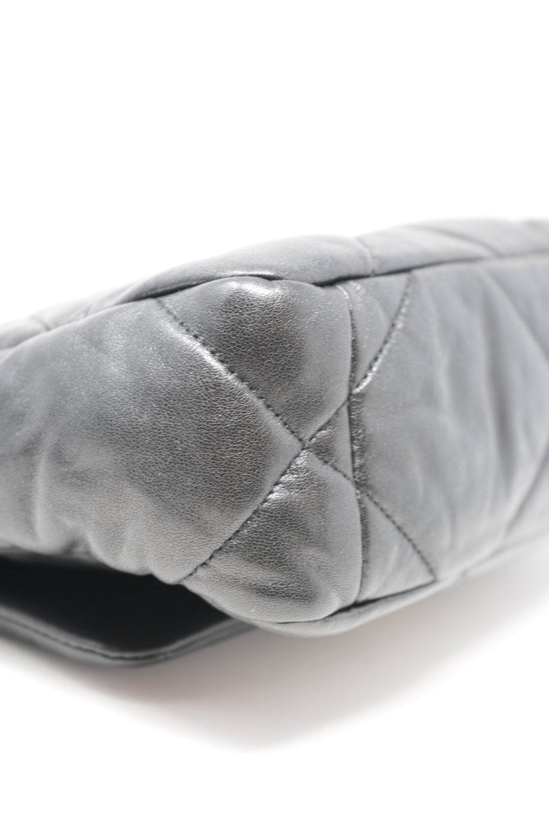 Pre-Owned CHANEL 19 HANDBAG Black Small