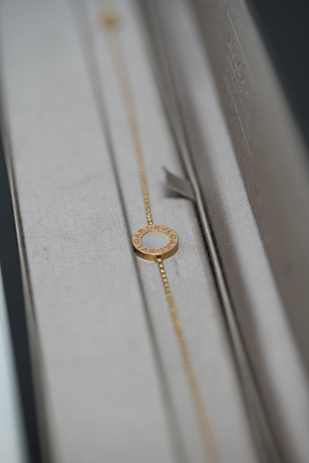 Pre-owned BVLGARI BRACELET 18K Mother-of-pearl