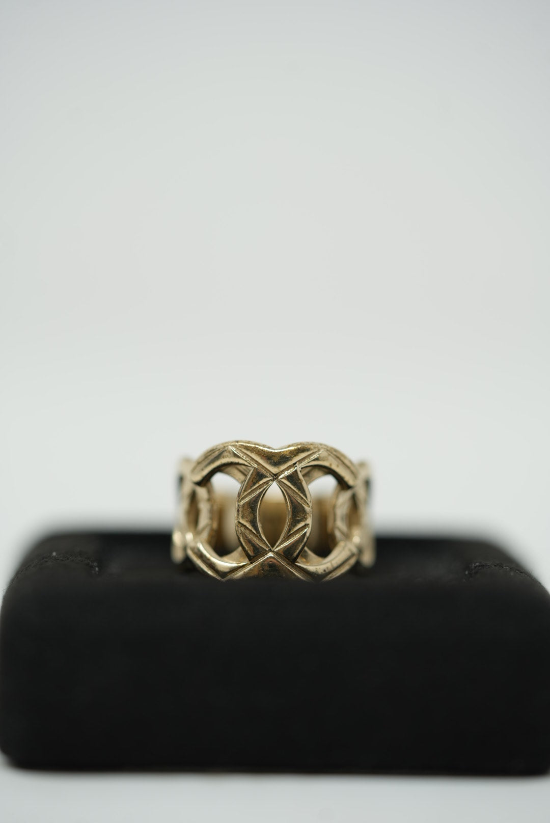 Pre-Owned Chanel CC Quilted Ring