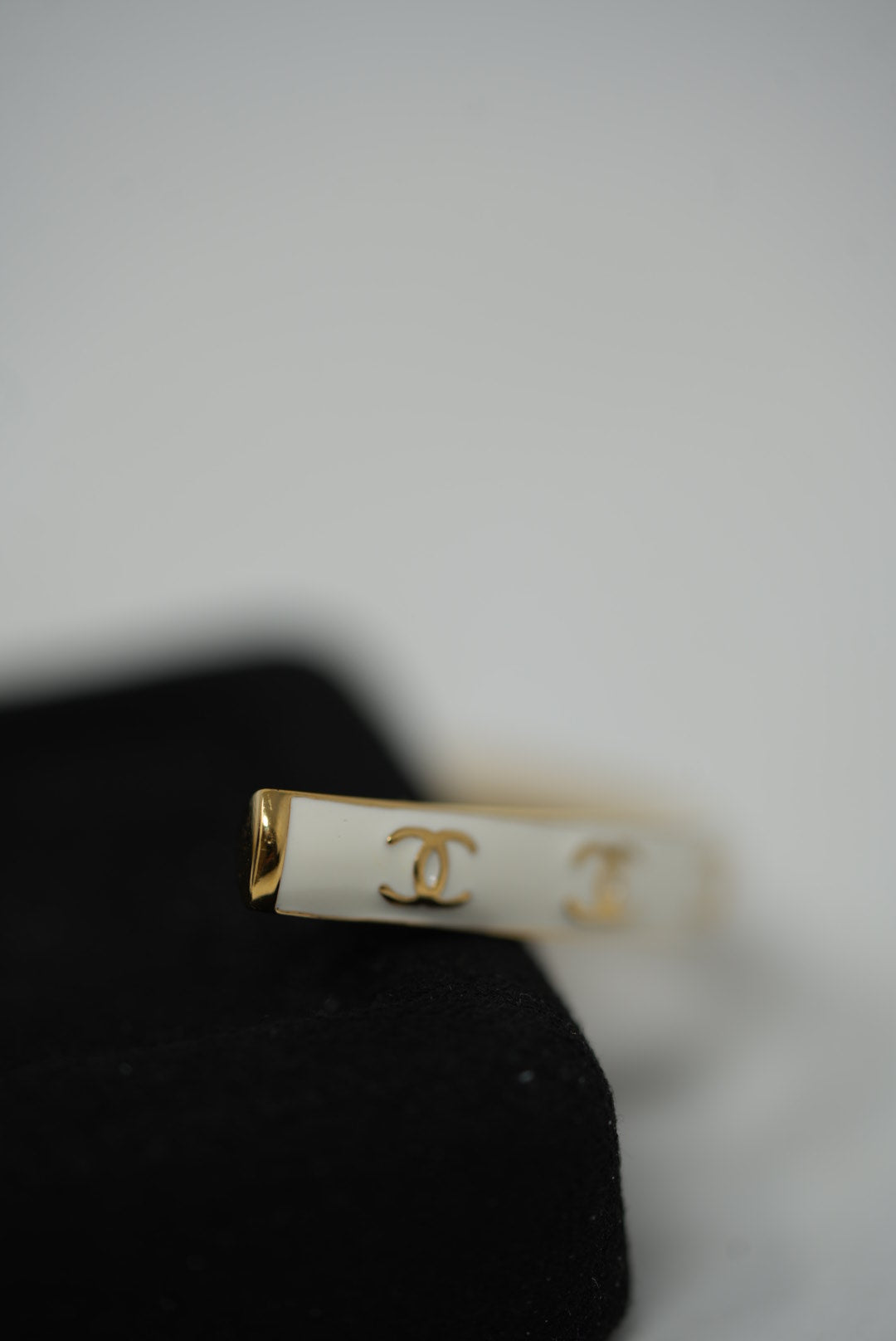 Pre-Owned Chanel 2024 Resin CC Cuff