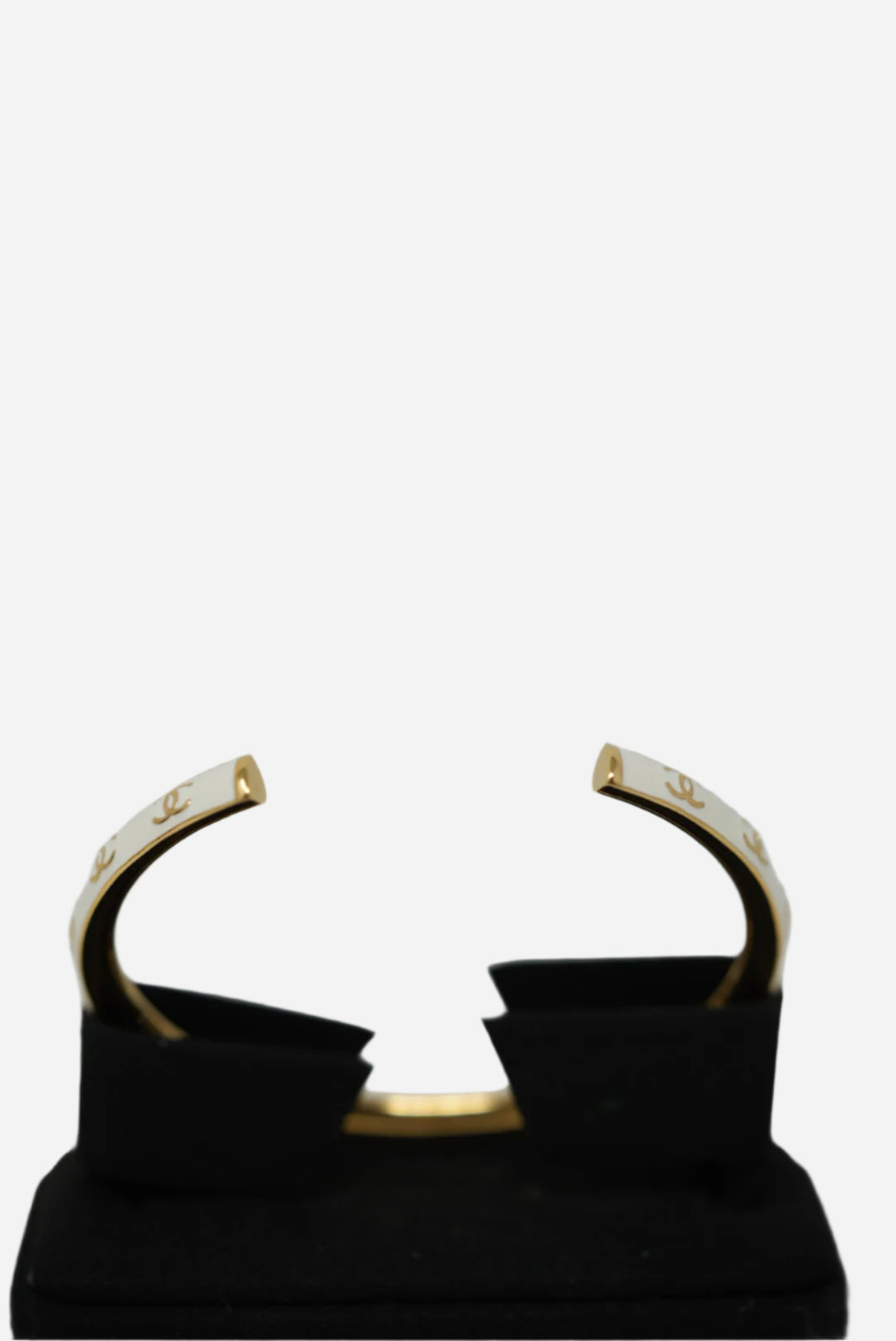 Pre-Owned Chanel 2024 Resin CC Cuff