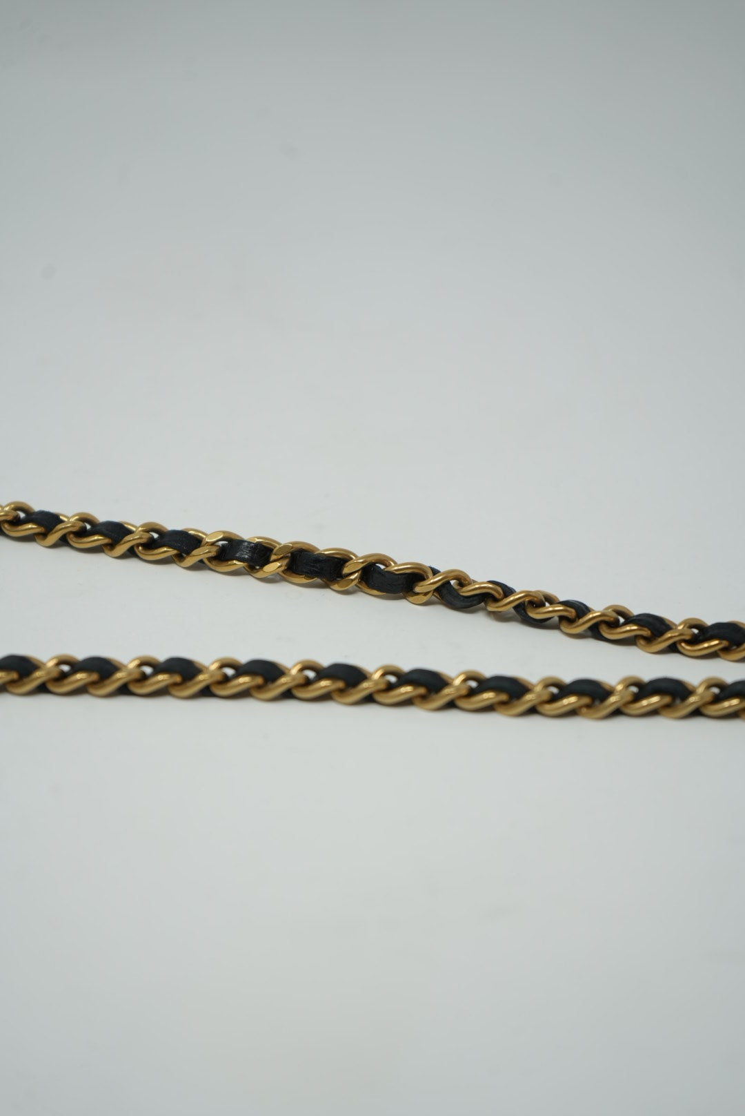 Pre-Owned Chanel 2023 Black Lambskin Card Holder With Chain