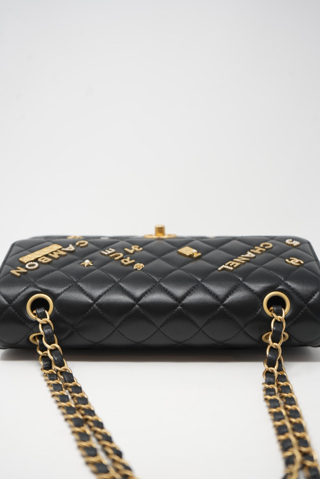 Pre-Owned Chanel Rue Cambon Charms Double Flap 2021 Lambksin Medium