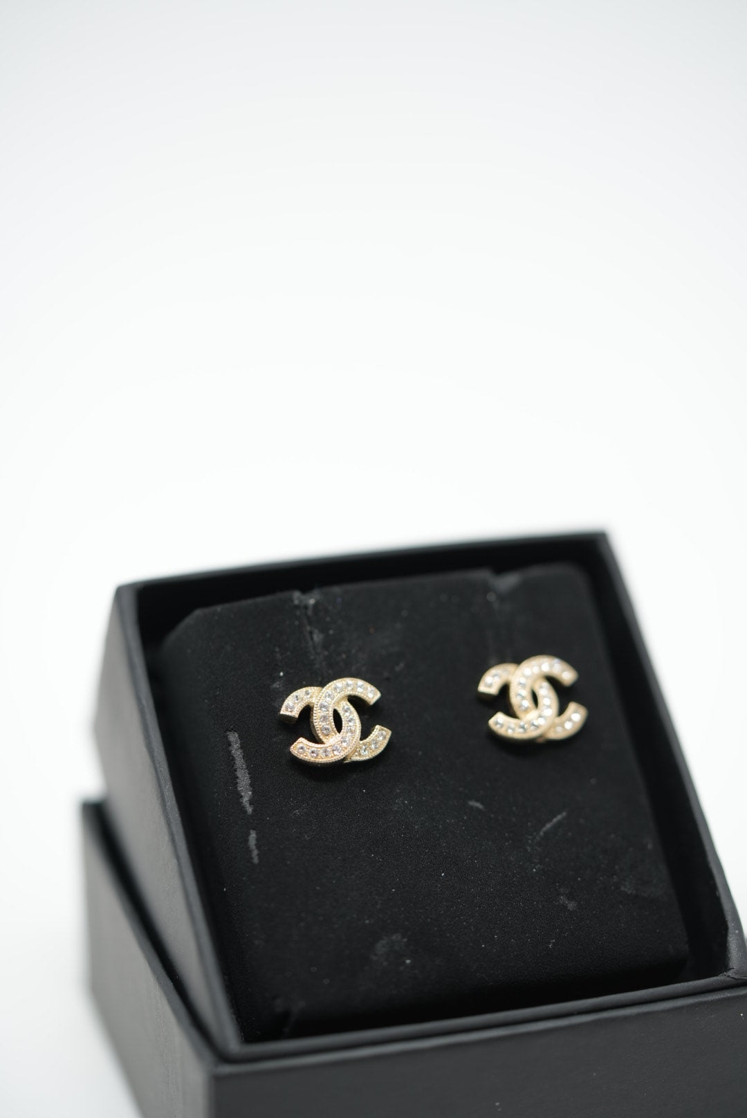 Pre-Owned Chanel Rhinestone Earrings