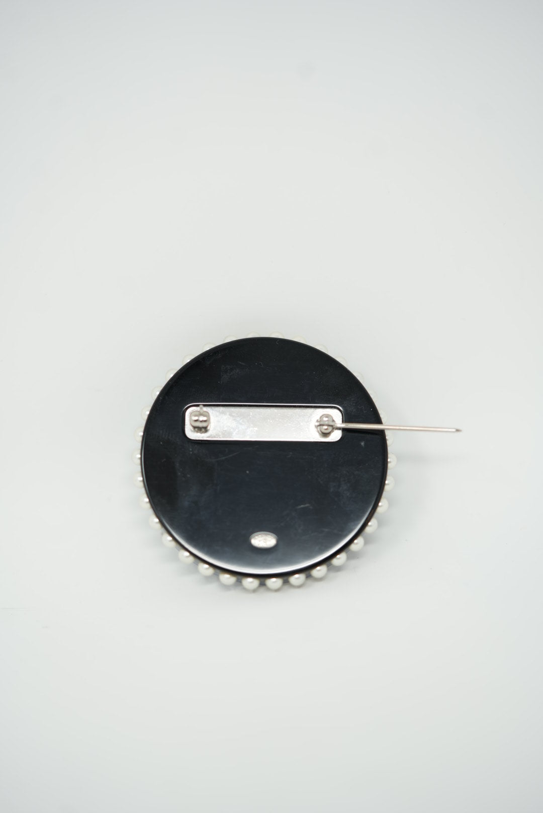 Pre-Owned Chanel Round Acrylic Brooch 2016