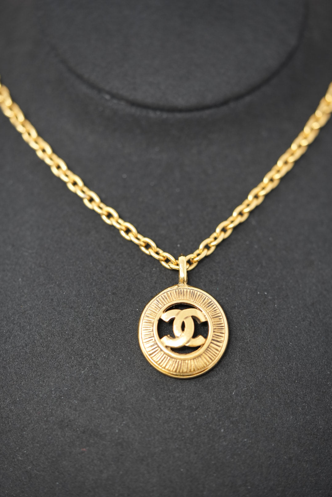 Pre-owned Chanel 80's/90's CC Logo Necklace