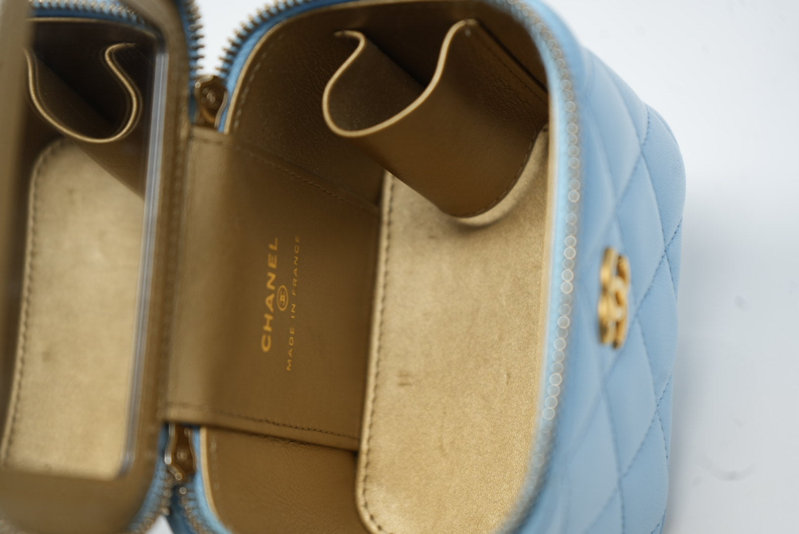 Pre-Owned Chanel SMALL VANITY WITH CHAIN Pearl Crush 2022