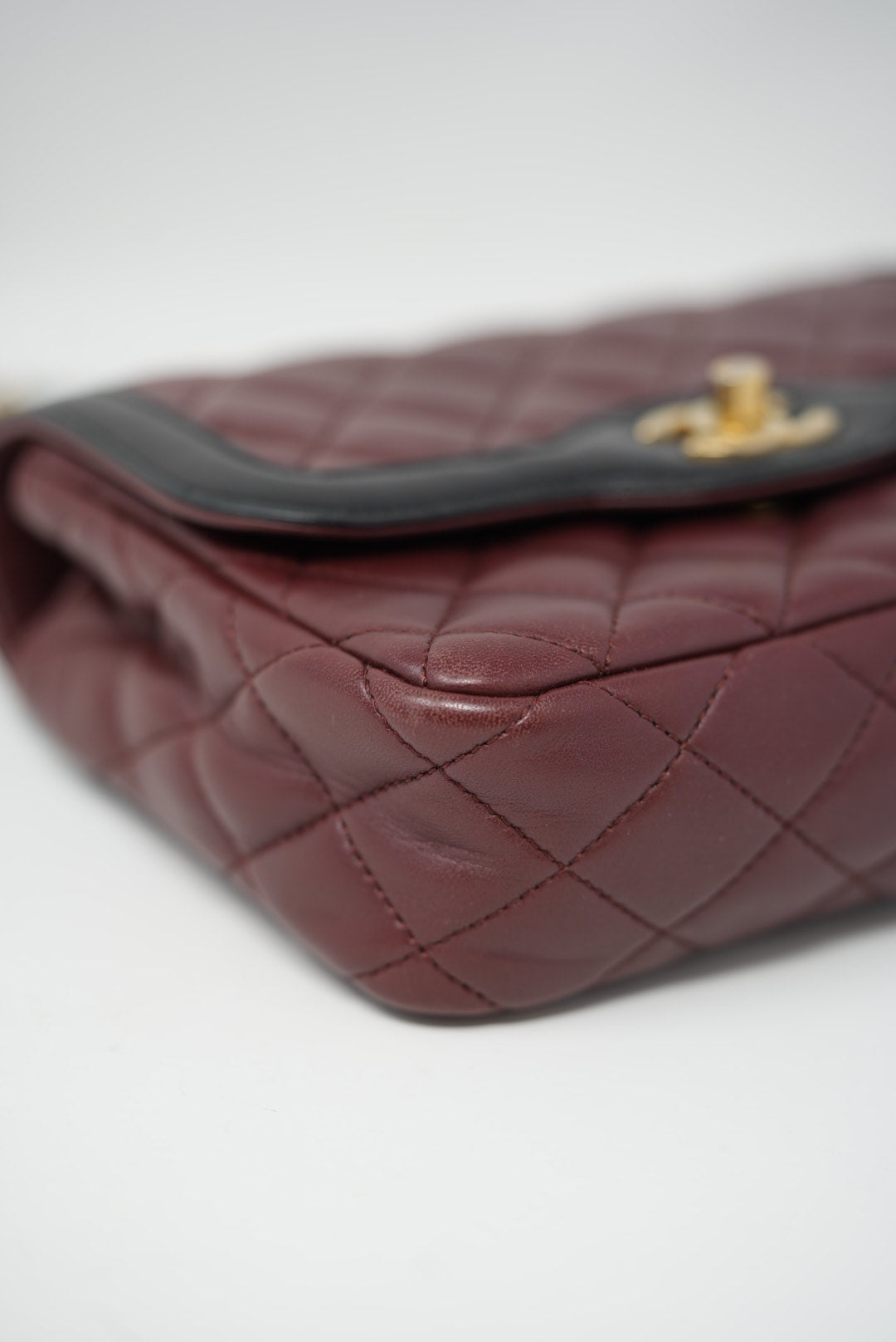 Pre-Owned Chanel 2015-2016 Lambskin Mini Two-Tone Day Flap Bag