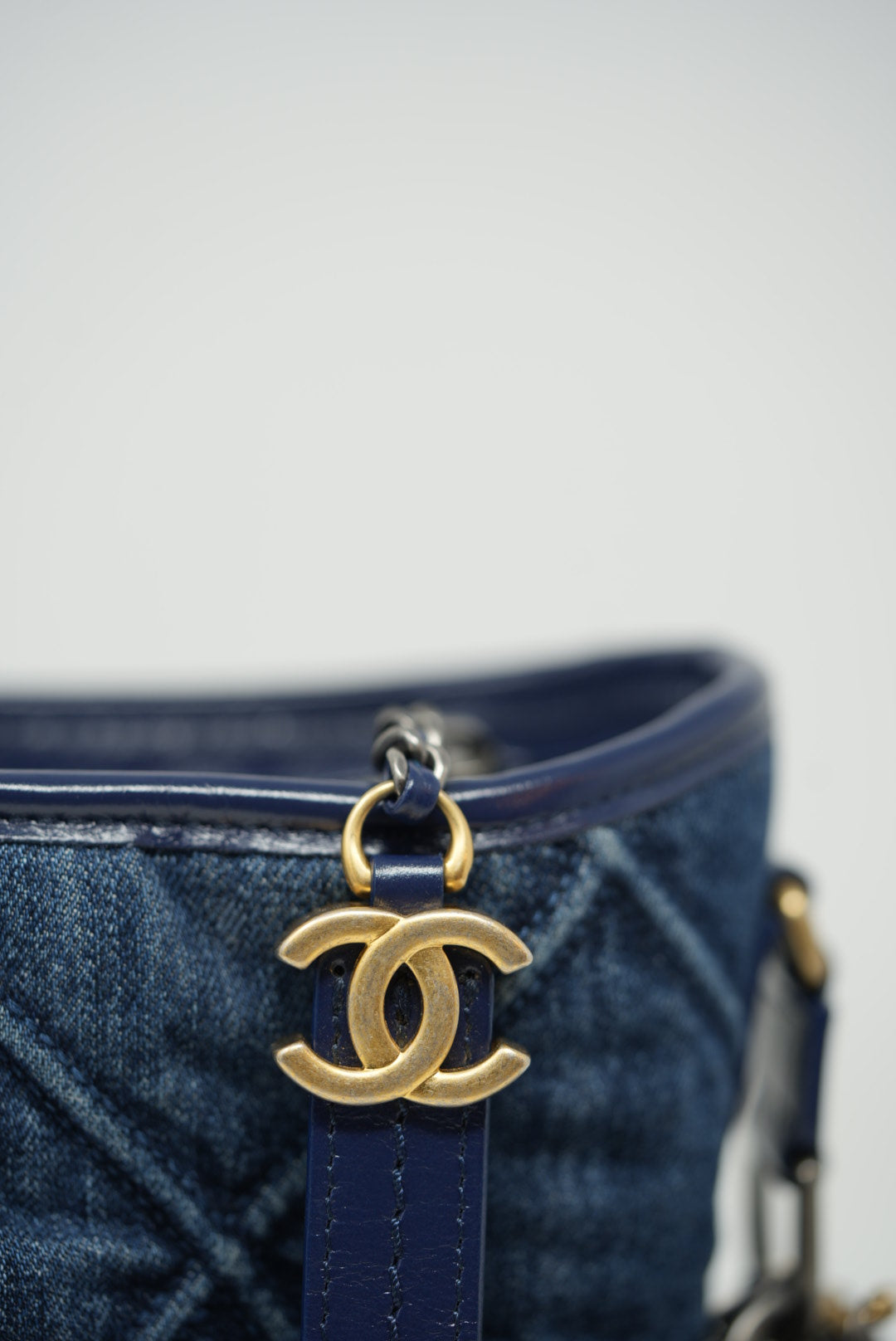 Pre-owned Chanel 2020 Gabrielle Denim Hobo Small