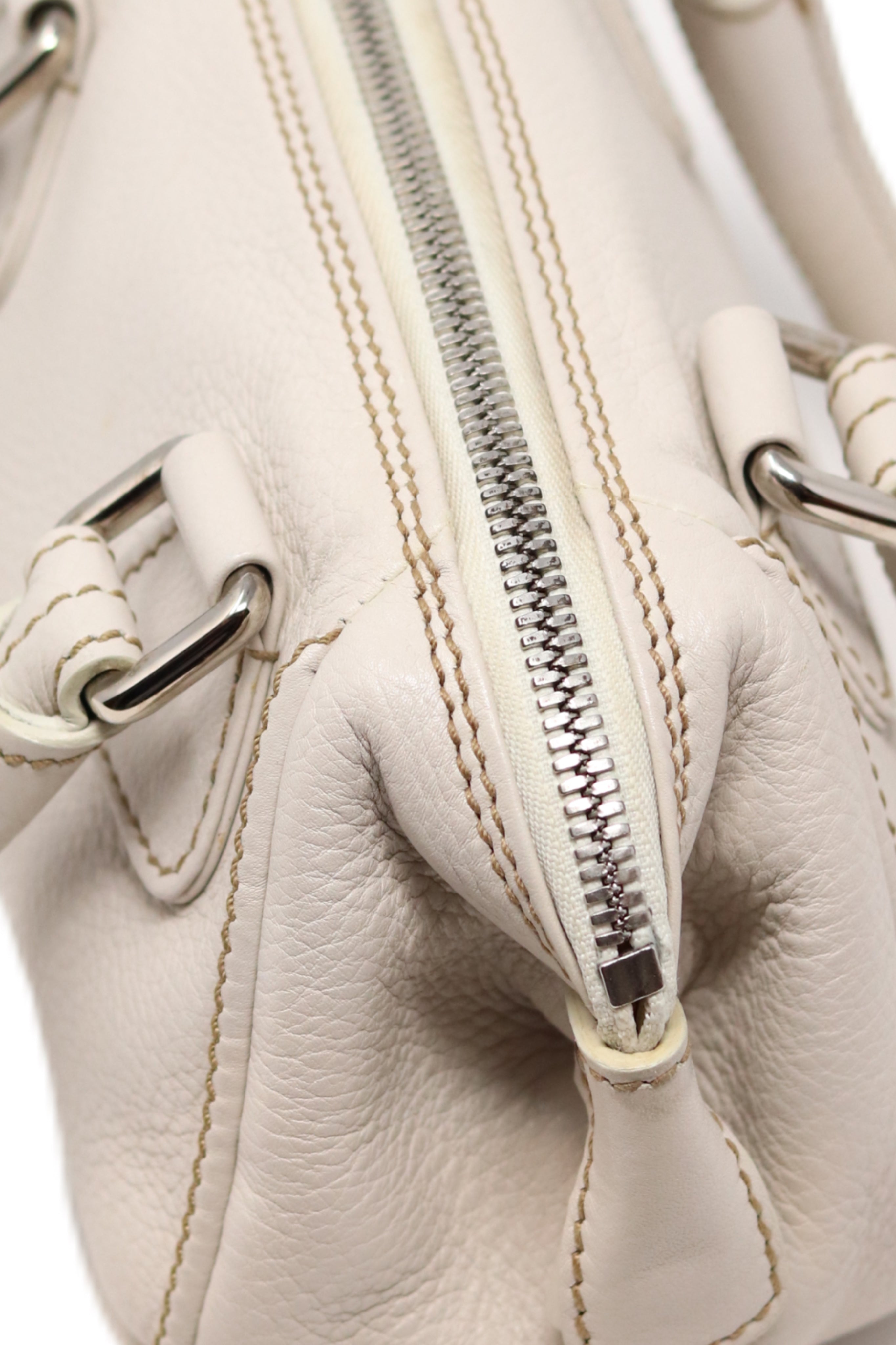 Pre-Owned Chanel 2003-2004 Mini Handle Bag Calfskin White