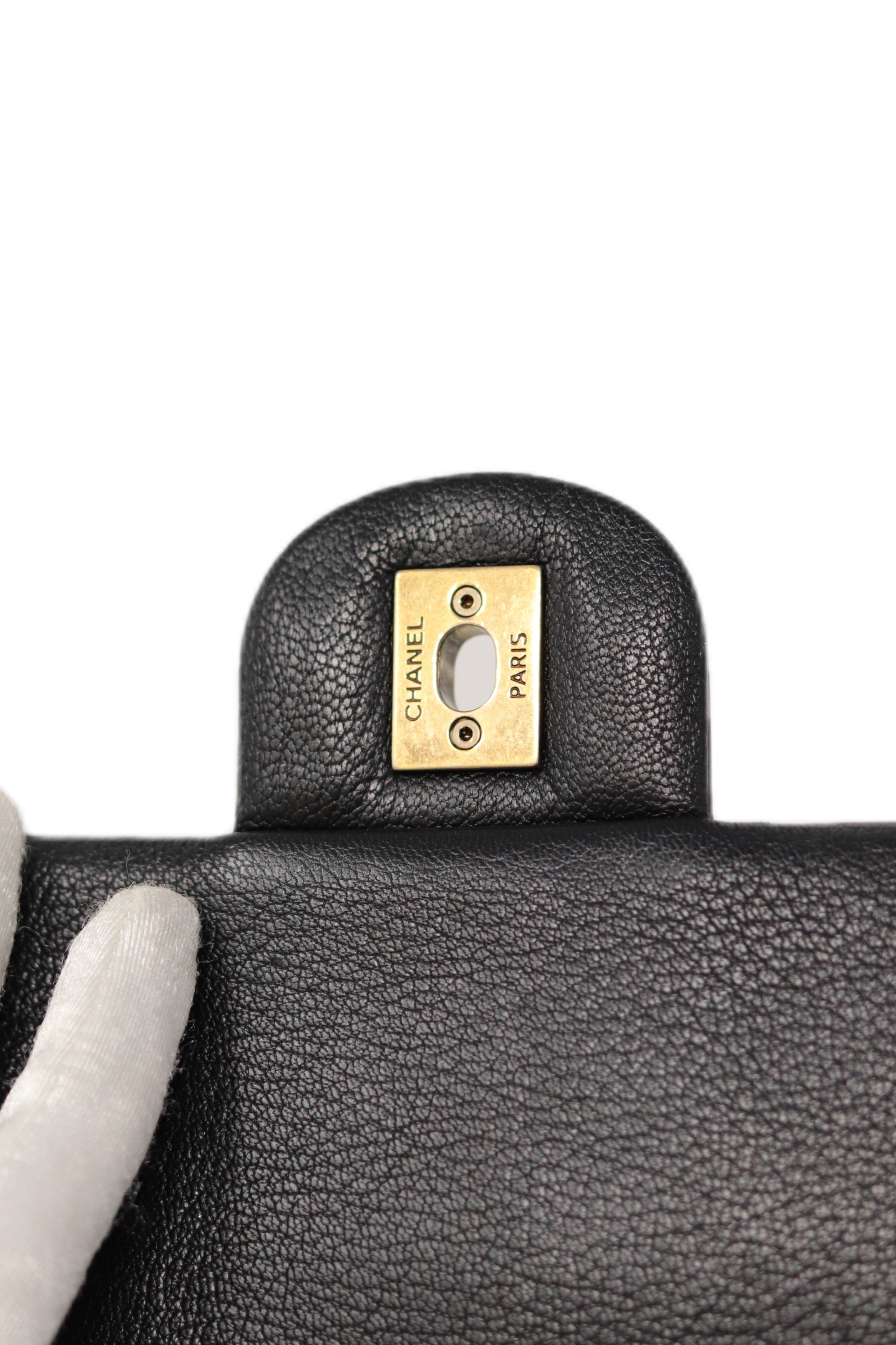 Pre-Owned Chanel 2015-2016 Patent&Calfskin Flap Bag Black