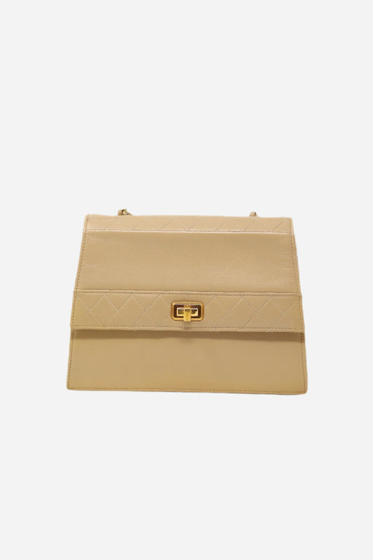 Pre-Owned CHANEL 1989-1991 Beige Lambskin Mademoiselle Lock Trapezoid Flap