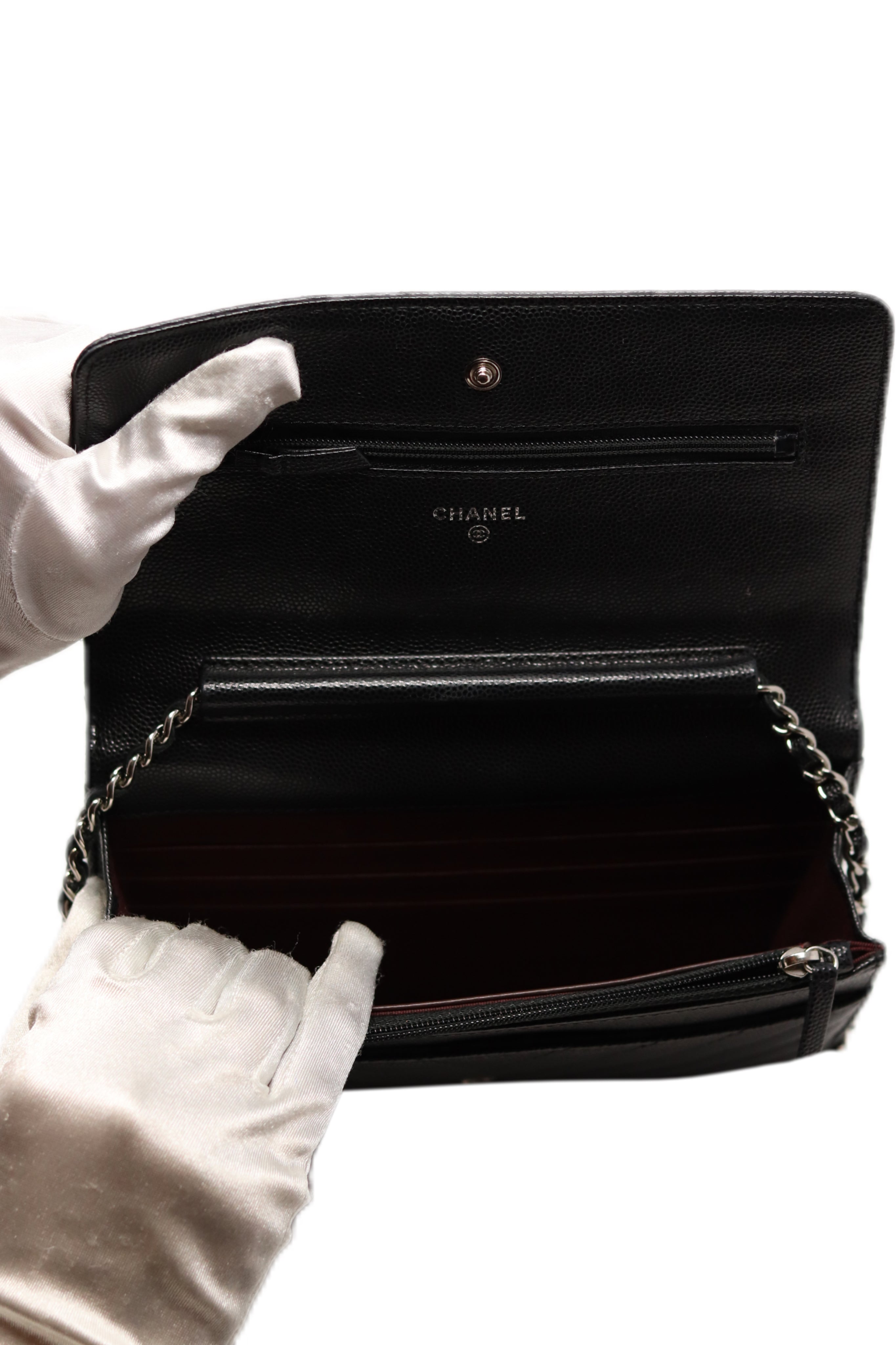 Pre-Owned Chanel 2017-2018 V Pattern Wallet On Chain Black