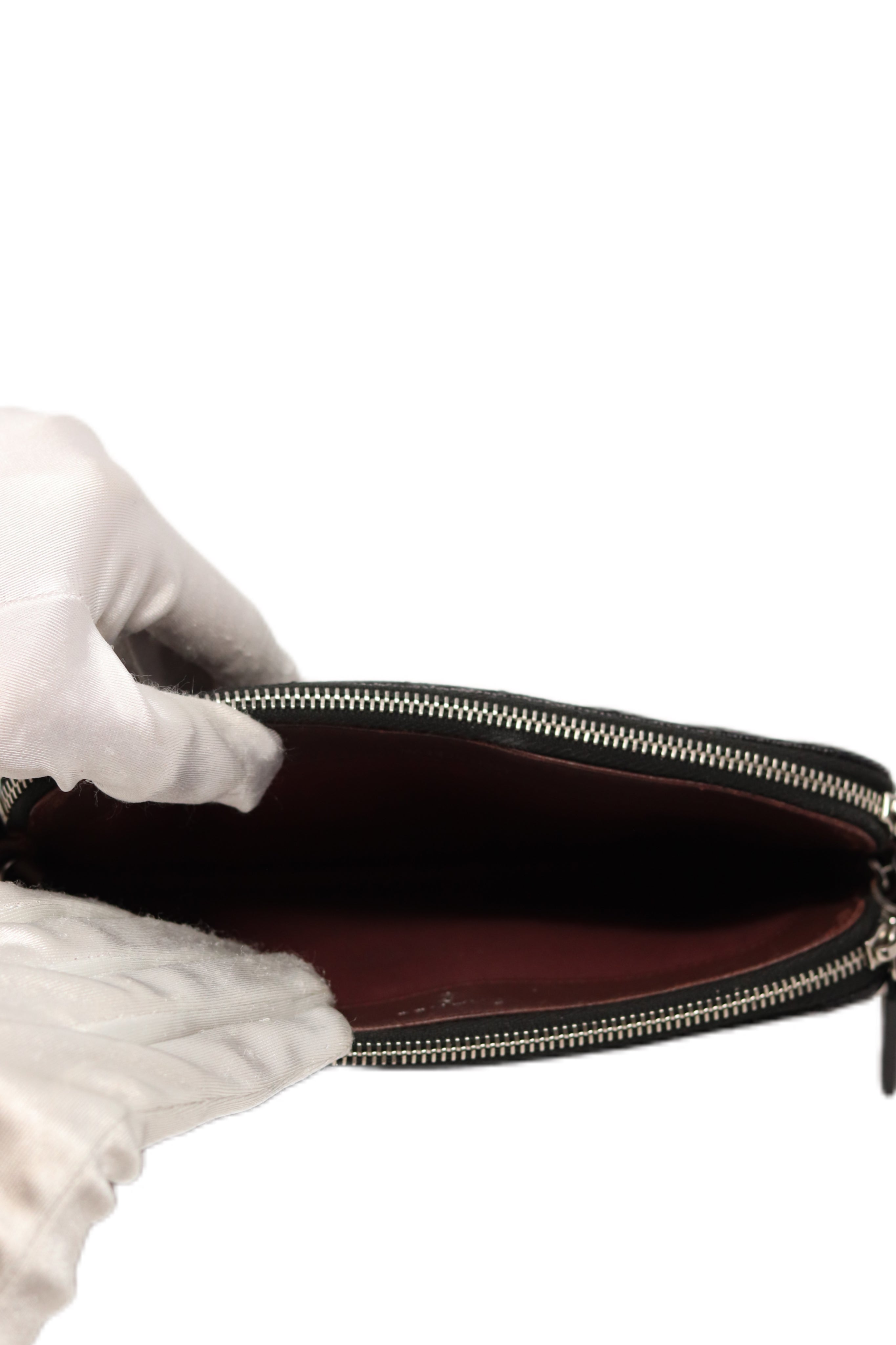 Pre-Owned Chanel V Pattern Double zip wallet on chain