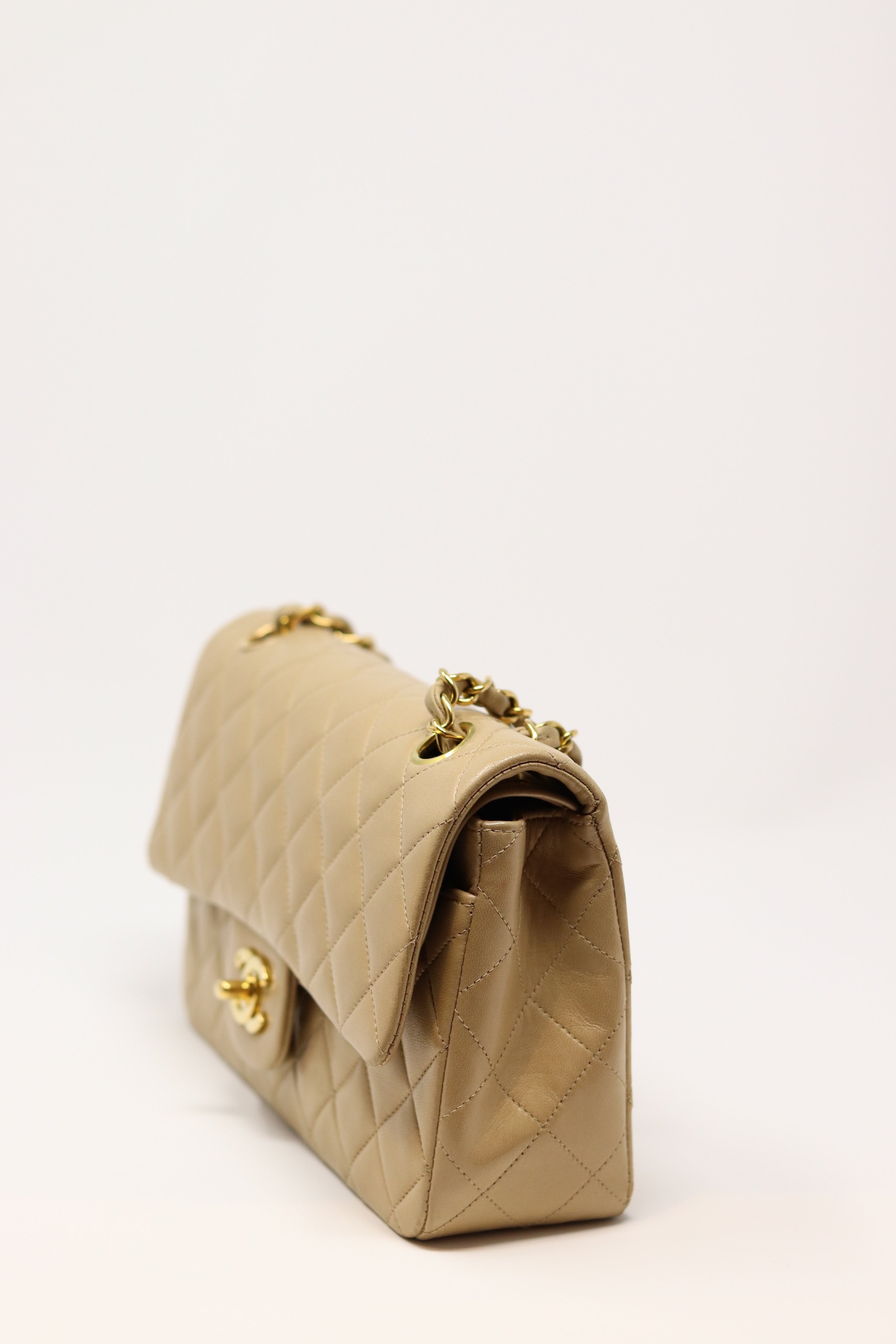 Pre-Owned CHANEL Beige Lambskin Classic Double Flap Small