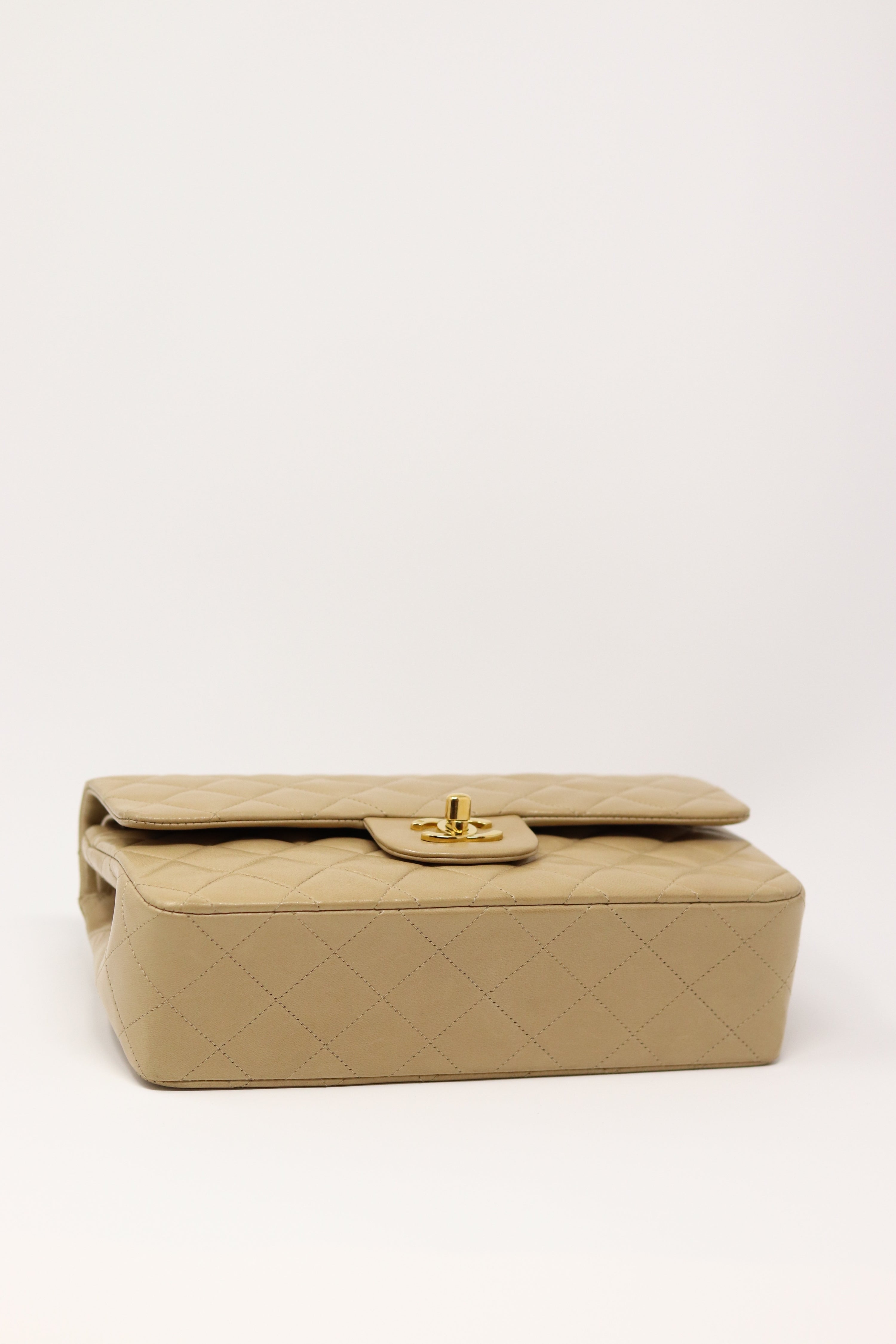 Pre-Owned CHANEL Beige Lambskin Classic Double Flap Small