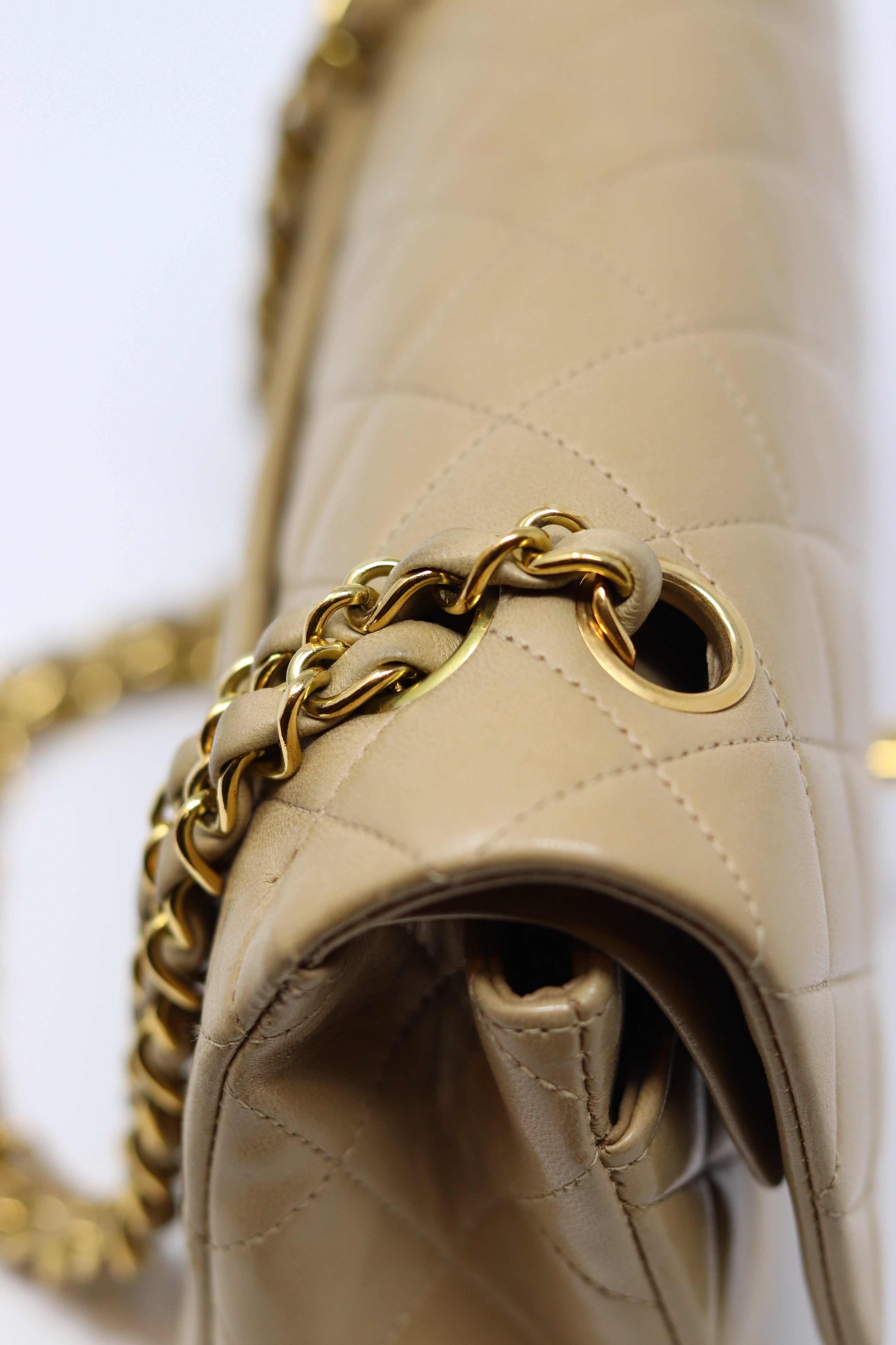 Pre-Owned CHANEL Beige Lambskin Classic Double Flap Small