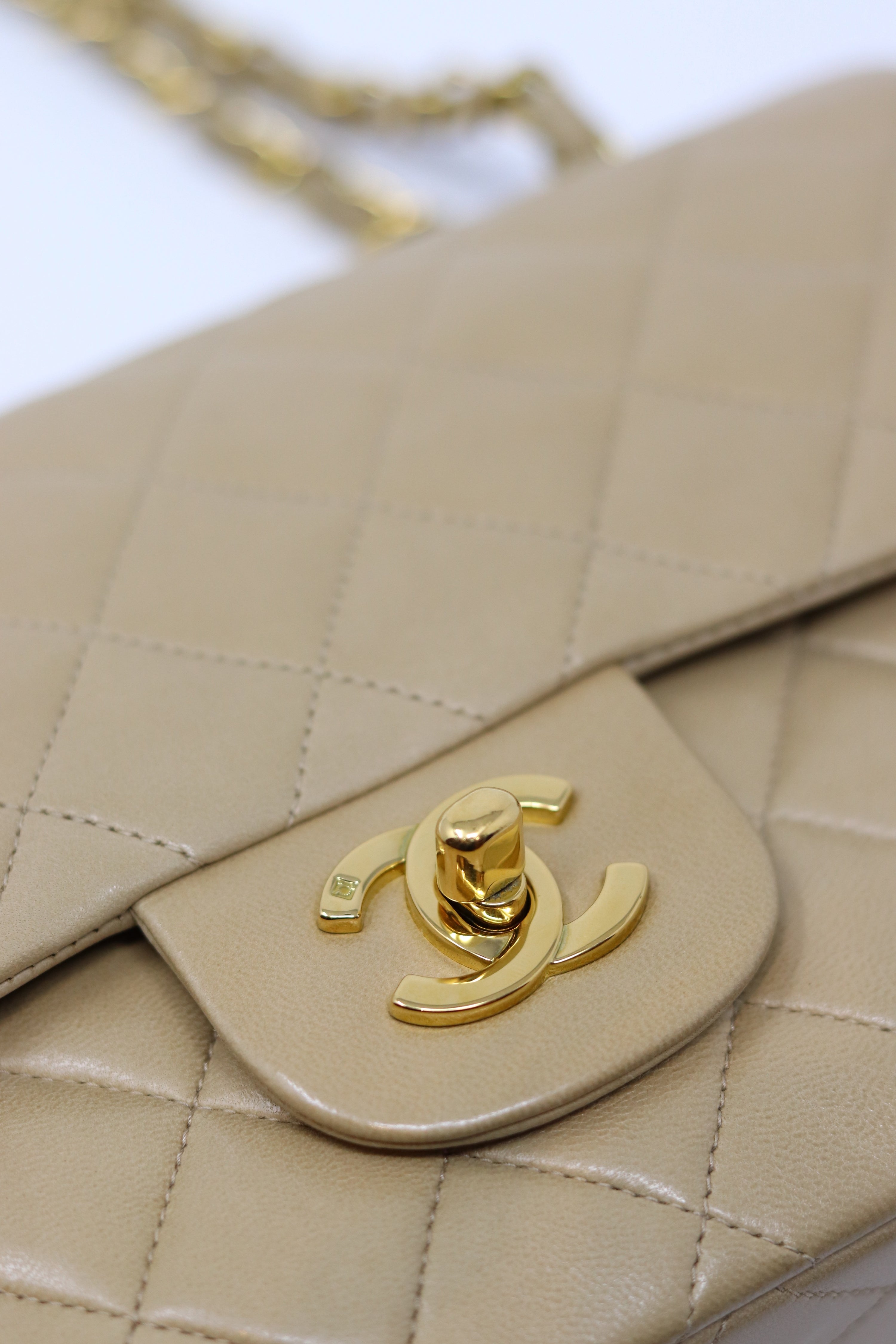 Pre-Owned CHANEL Beige Lambskin Classic Double Flap Small