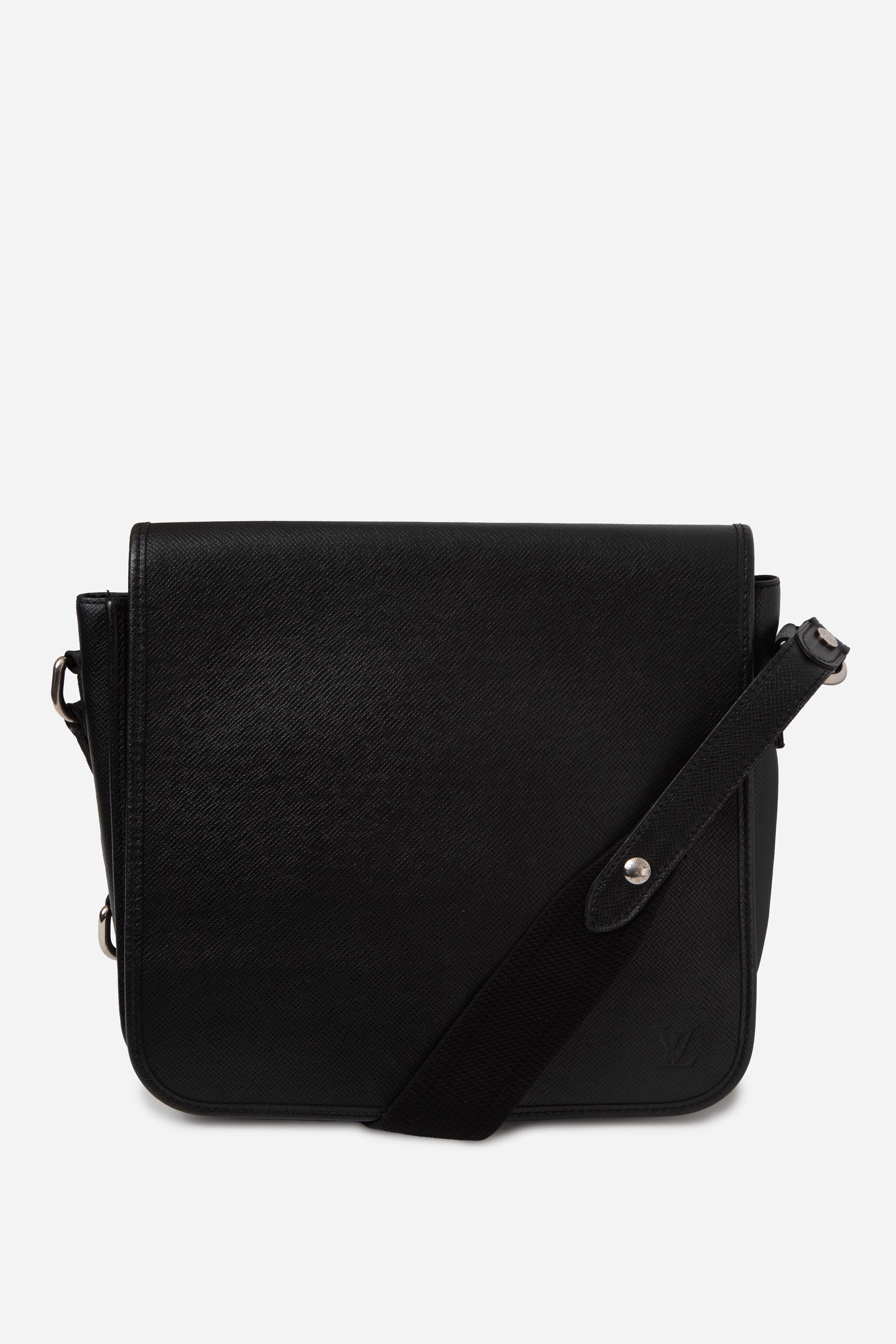 Louis Vuitton 2007 Black Taiga Andrei Messenger Bag