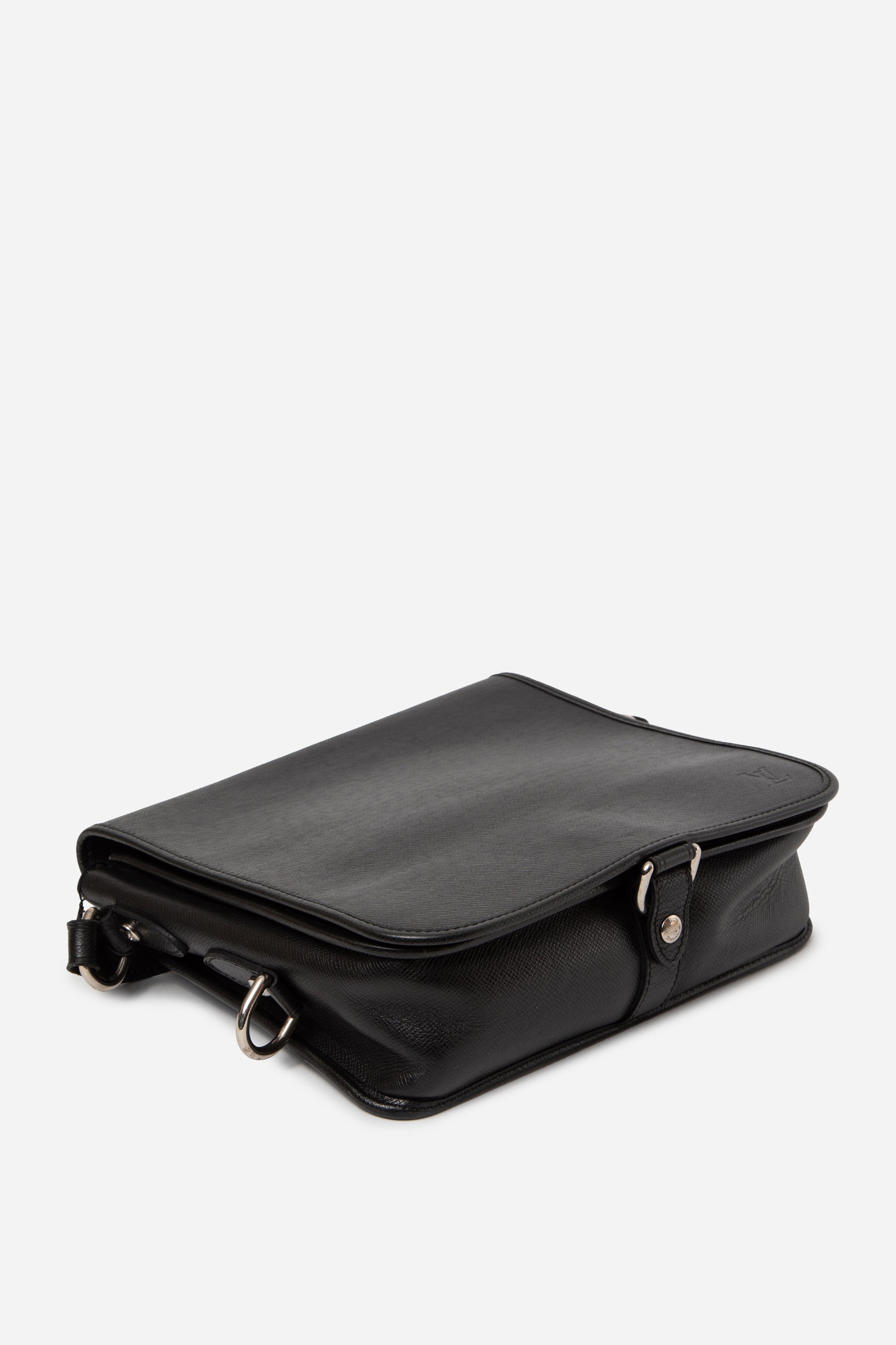 Louis Vuitton 2007 Black Taiga Andrei Messenger Bag