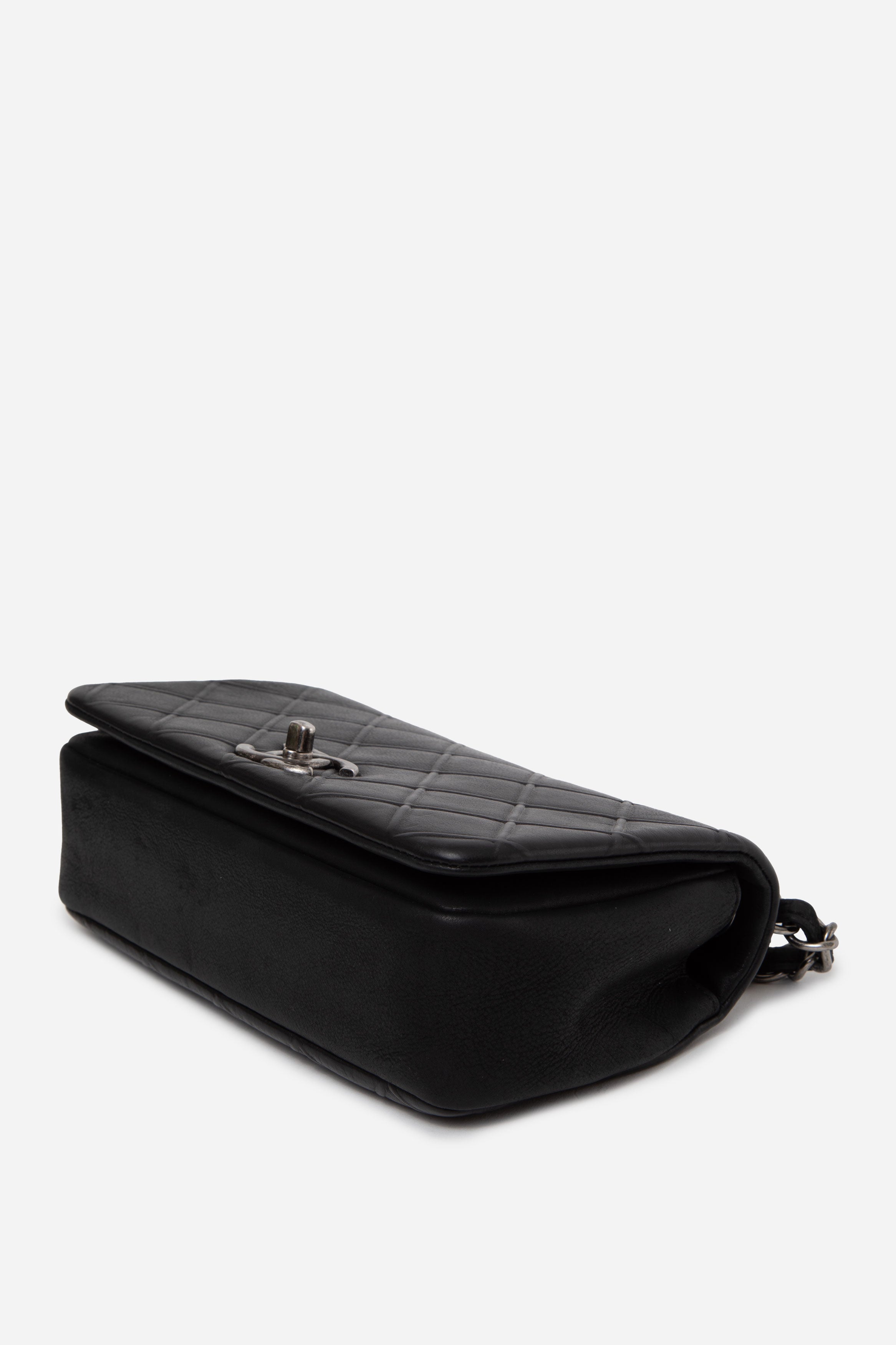 Pre-Owne Chanel Small 2014 Calfskin New Chic Flap Bag Black