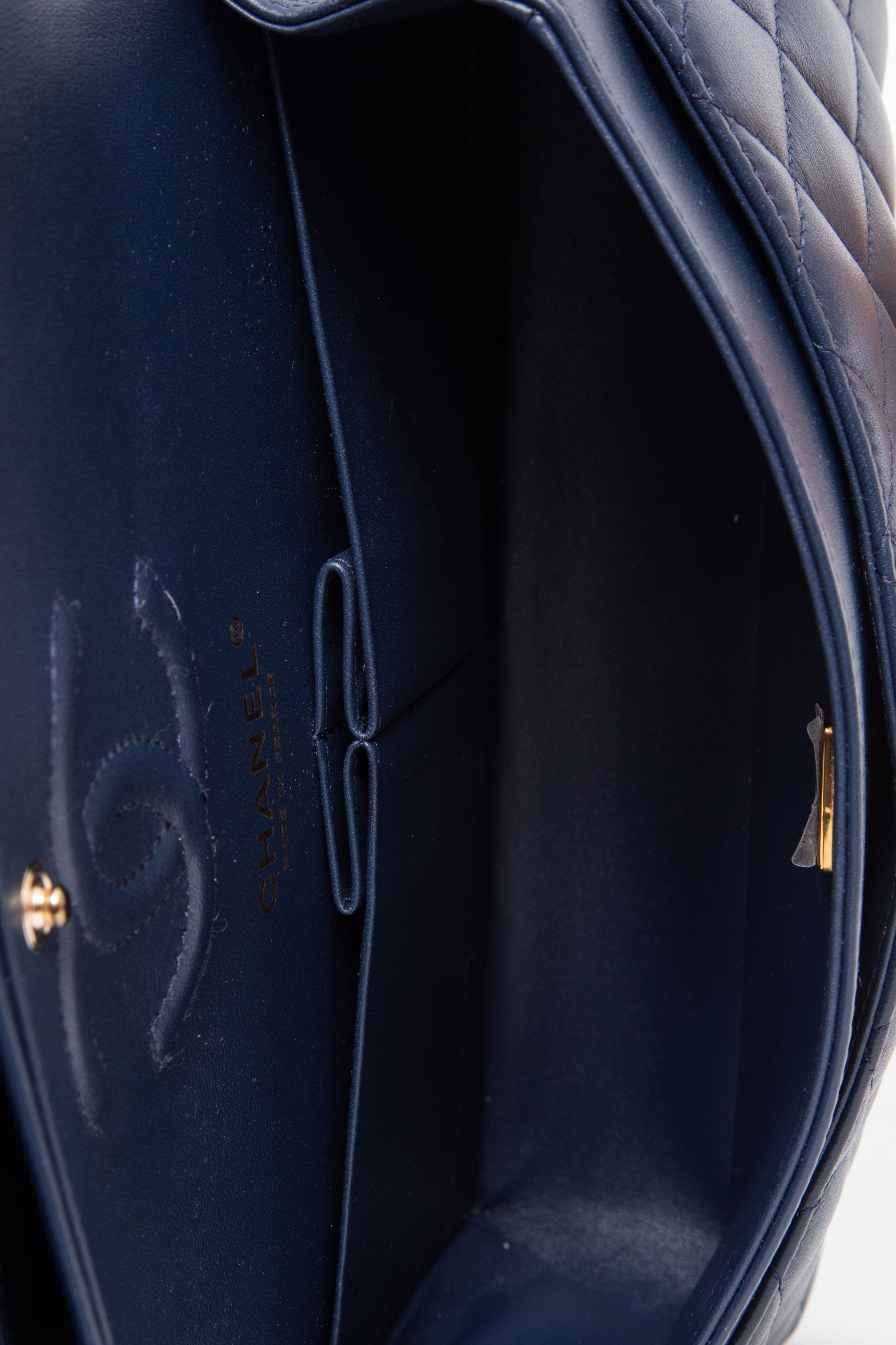 Pre-Owned Chanel Navy 2022 Classic Double Flap Small