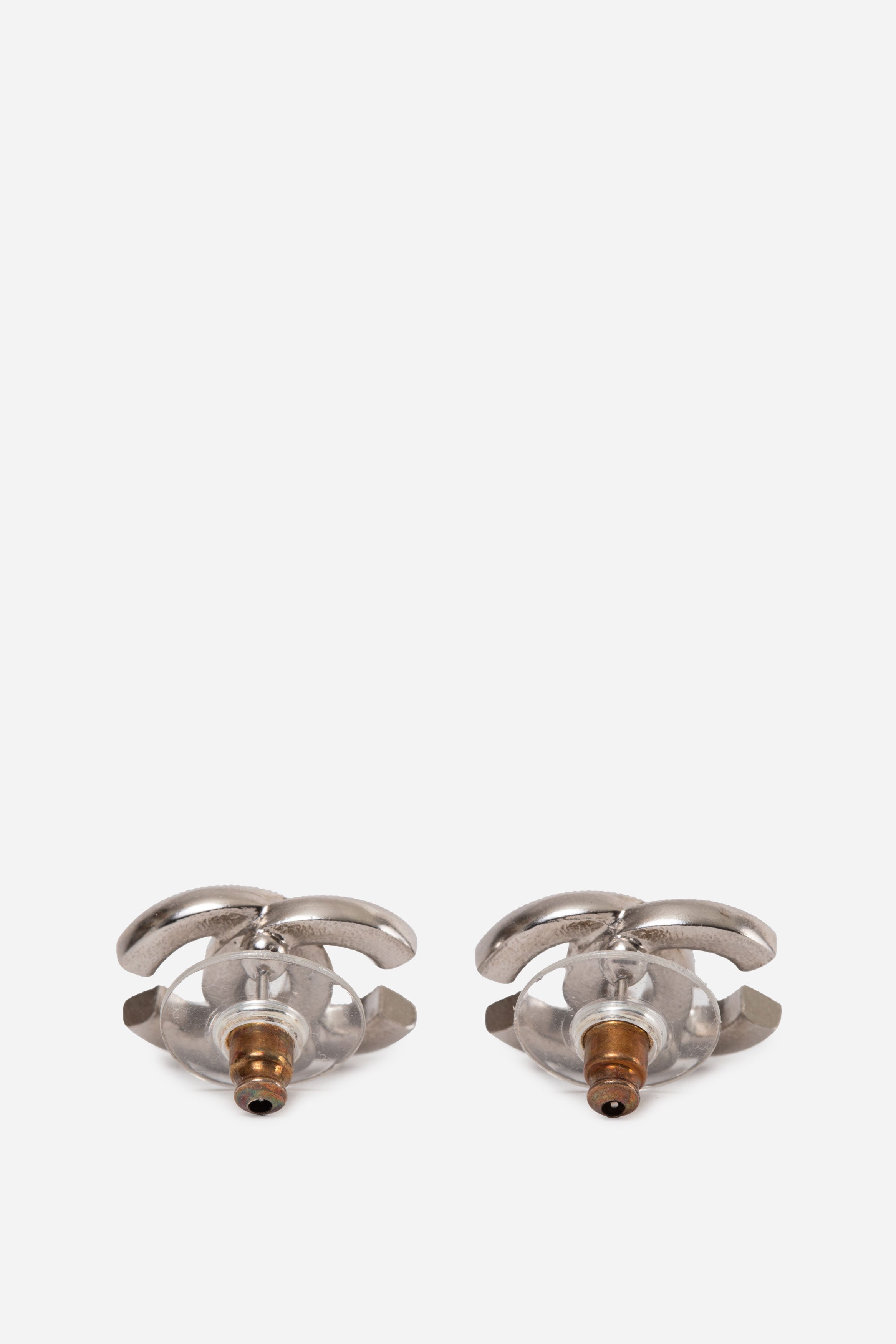 Pre-Owned Chanel 2022 Silver Toned Crystal CC Stud Earrings