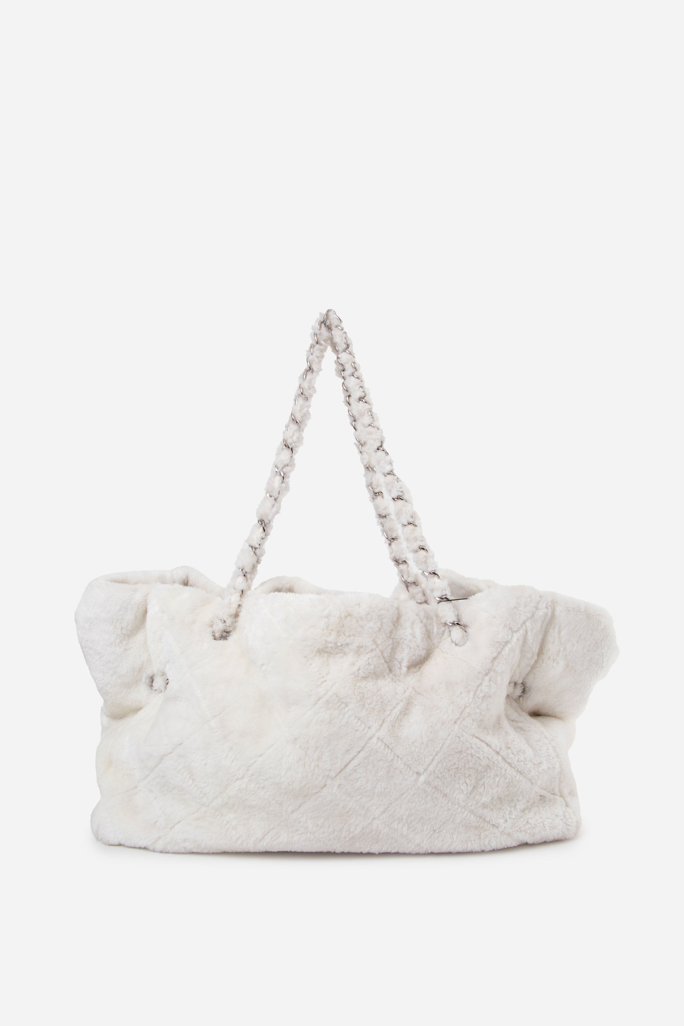 Pre-Owned Chanel 2010 White Quilted Fantasy Fur Camellia Tote