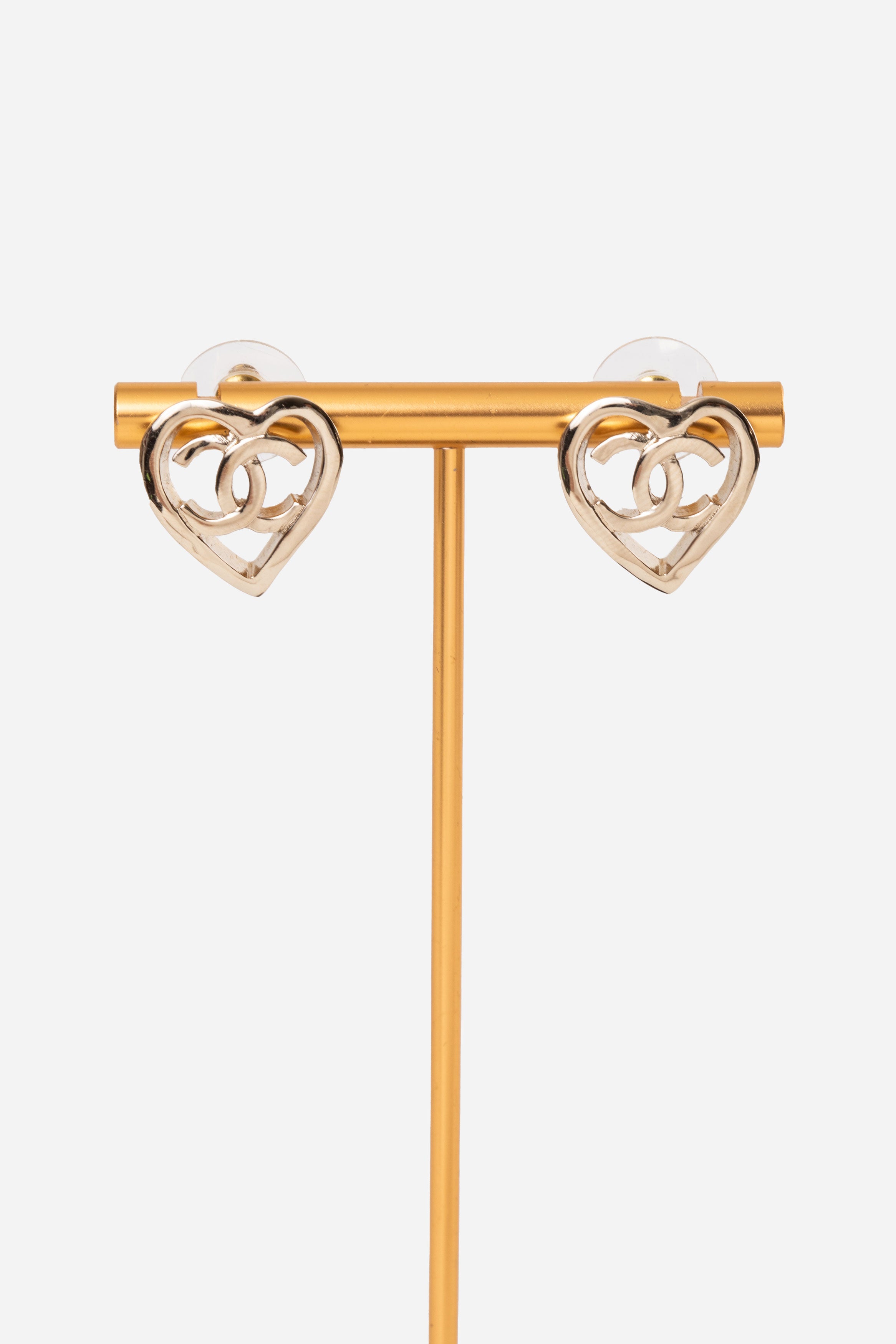 Pre-Owned Chanel 2022 CC Heart Metal Earrings
