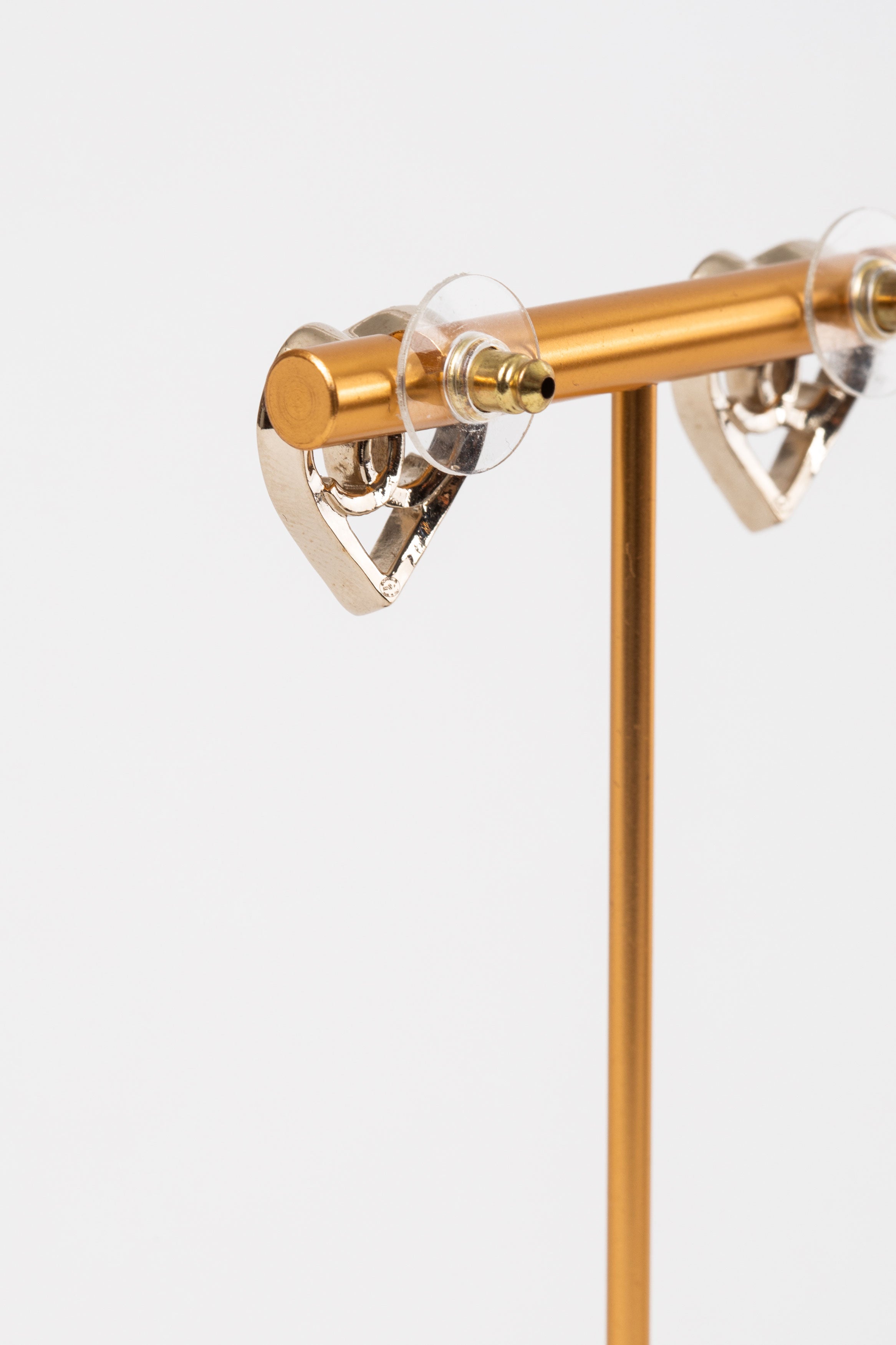 Pre-Owned Chanel 2022 CC Heart Metal Earrings