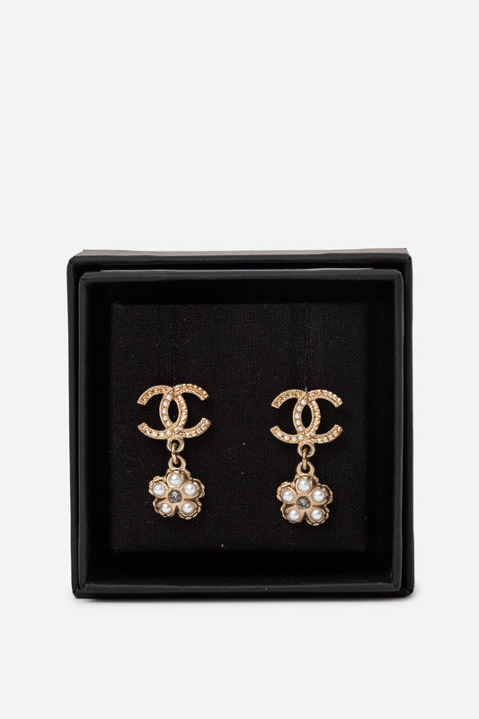 Pre-Owned Chanel 2016 Faux Pearl Earrings