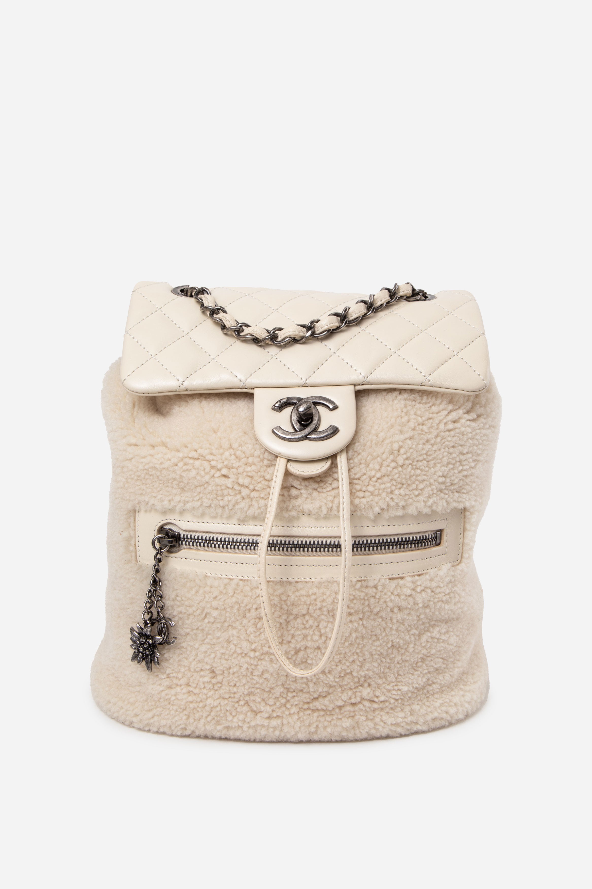 Pre-Owned Chanel 2015–2016 White Shearling/Calf Salzburg Backpack
