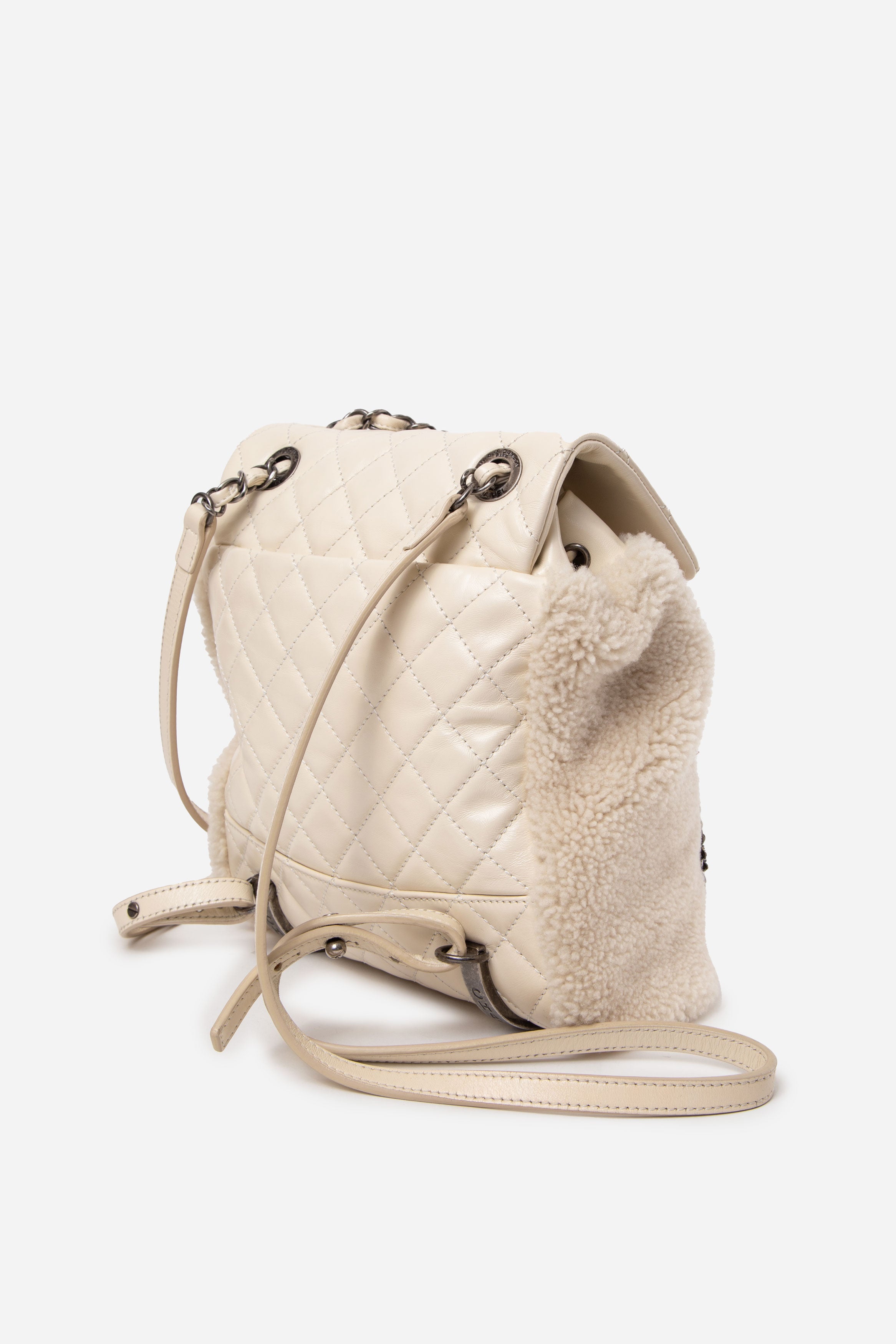 Pre-Owned Chanel 2015–2016 White Shearling/Calf Salzburg Backpack