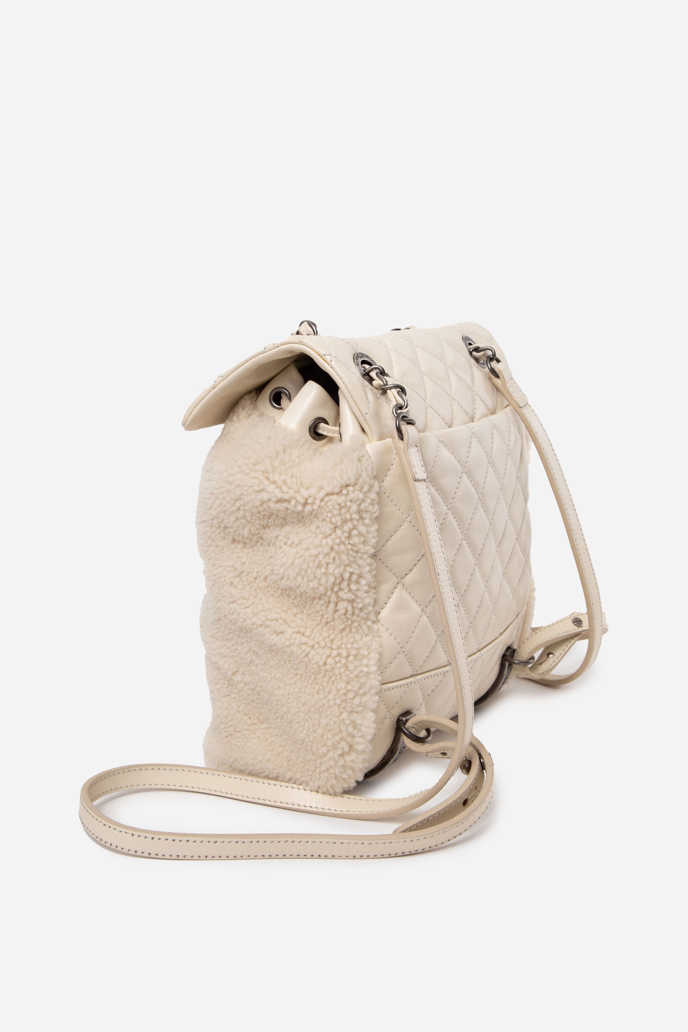 Pre-Owned Chanel 2015–2016 White Shearling/Calf Salzburg Backpack