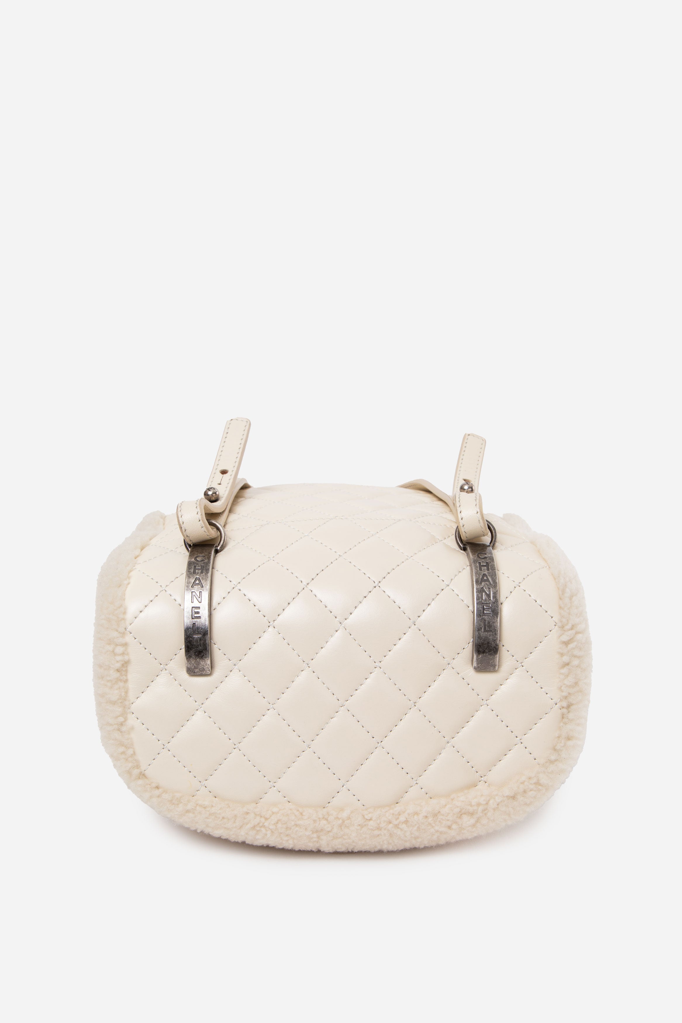 Pre-Owned Chanel 2015–2016 White Shearling/Calf Salzburg Backpack