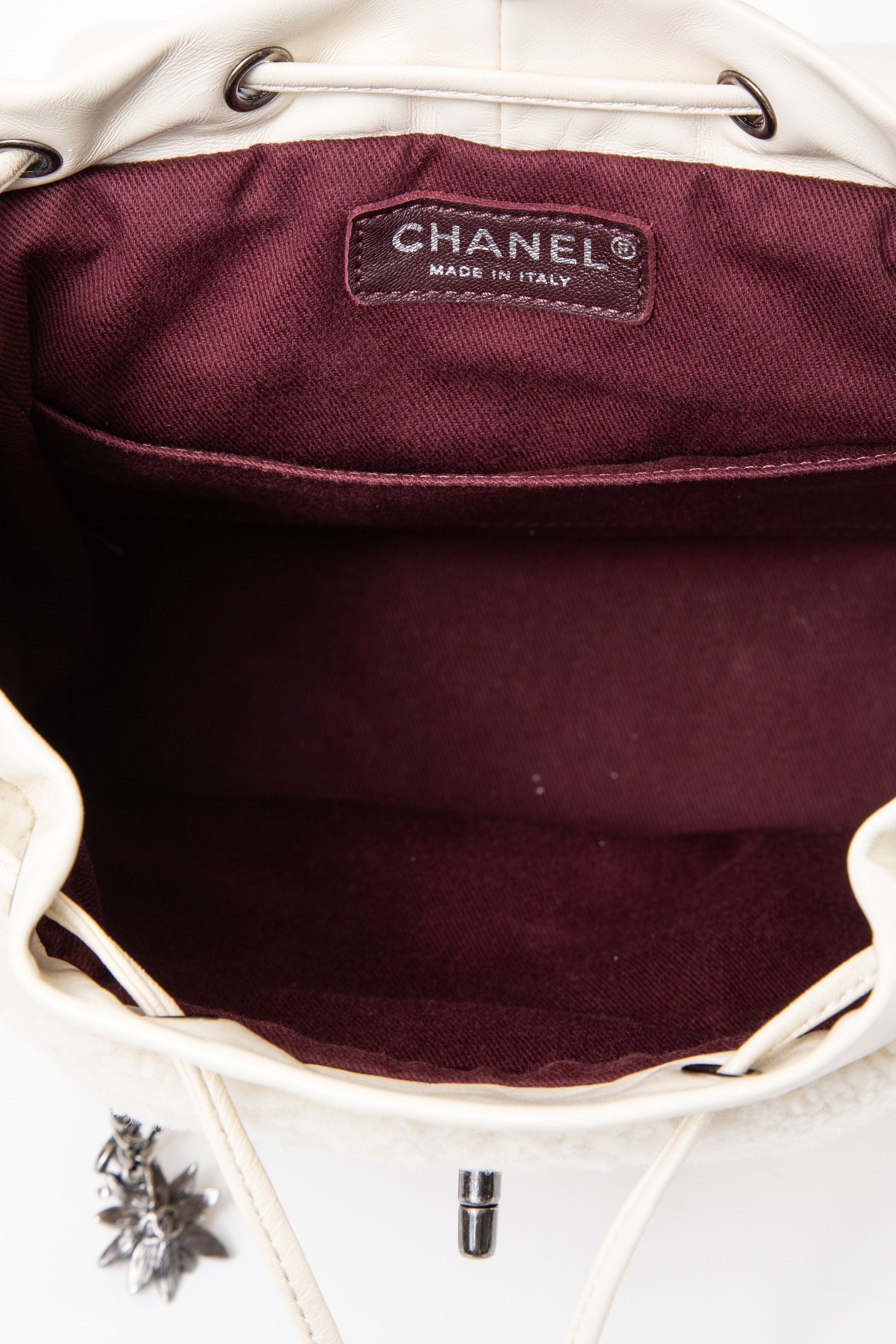 Pre-Owned Chanel 2015–2016 White Shearling/Calf Salzburg Backpack