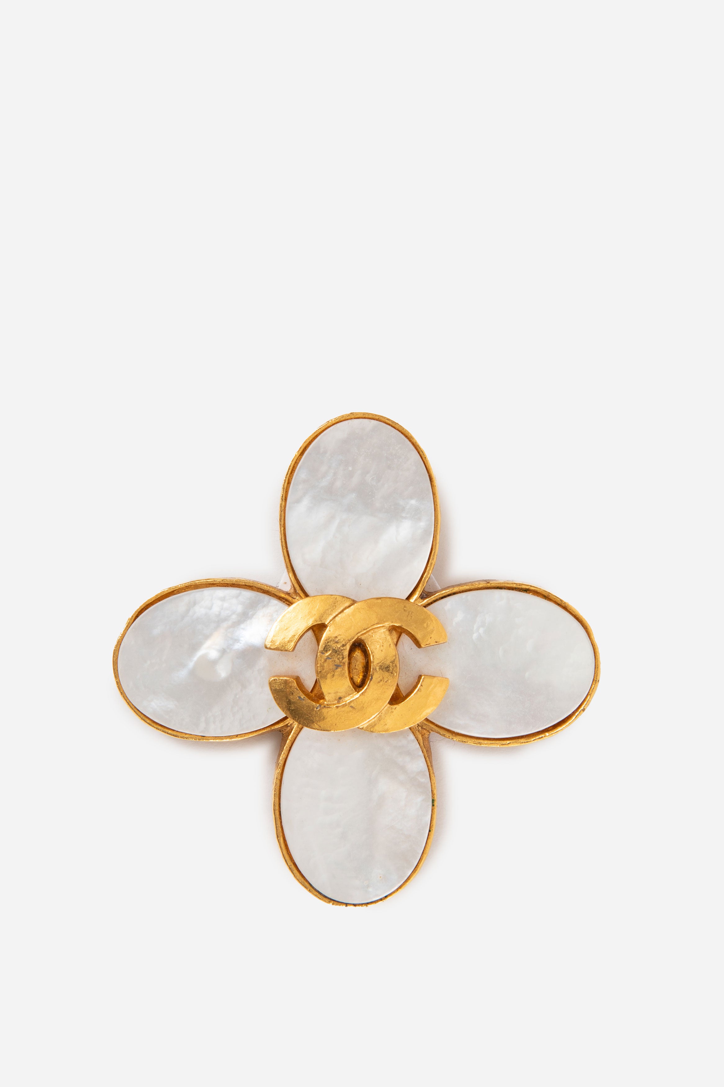 Pre-Owned Chanel 1995 Mother Of Pearl CC Brooch