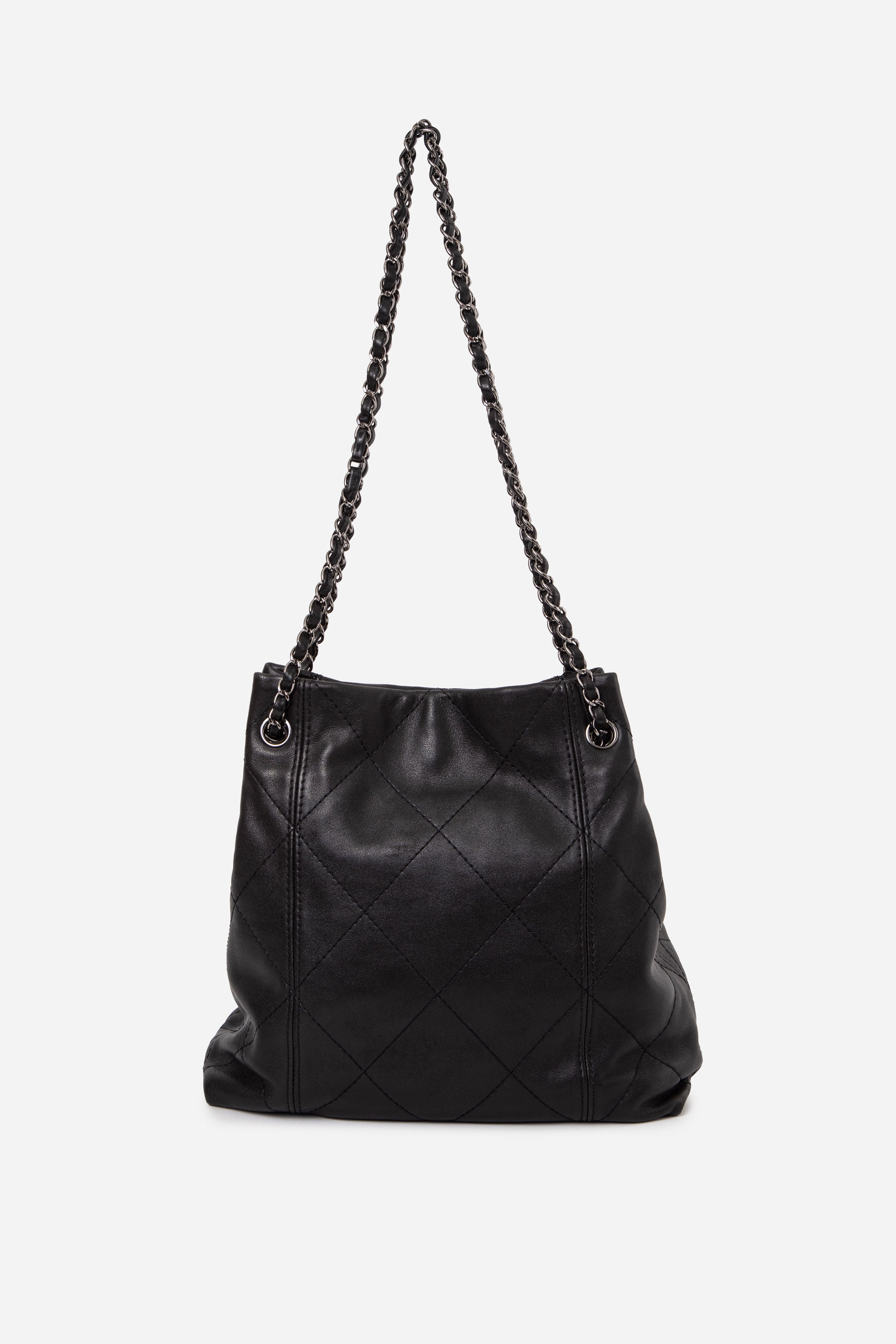 Pre-Owned Chanel 2011 Black Lambskin Soft Touch Bucket Bag