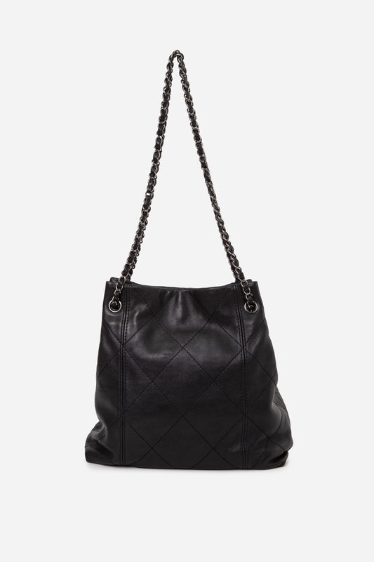 Pre-Owned Chanel 2011 Black Lambskin Soft Touch Bucket Bag