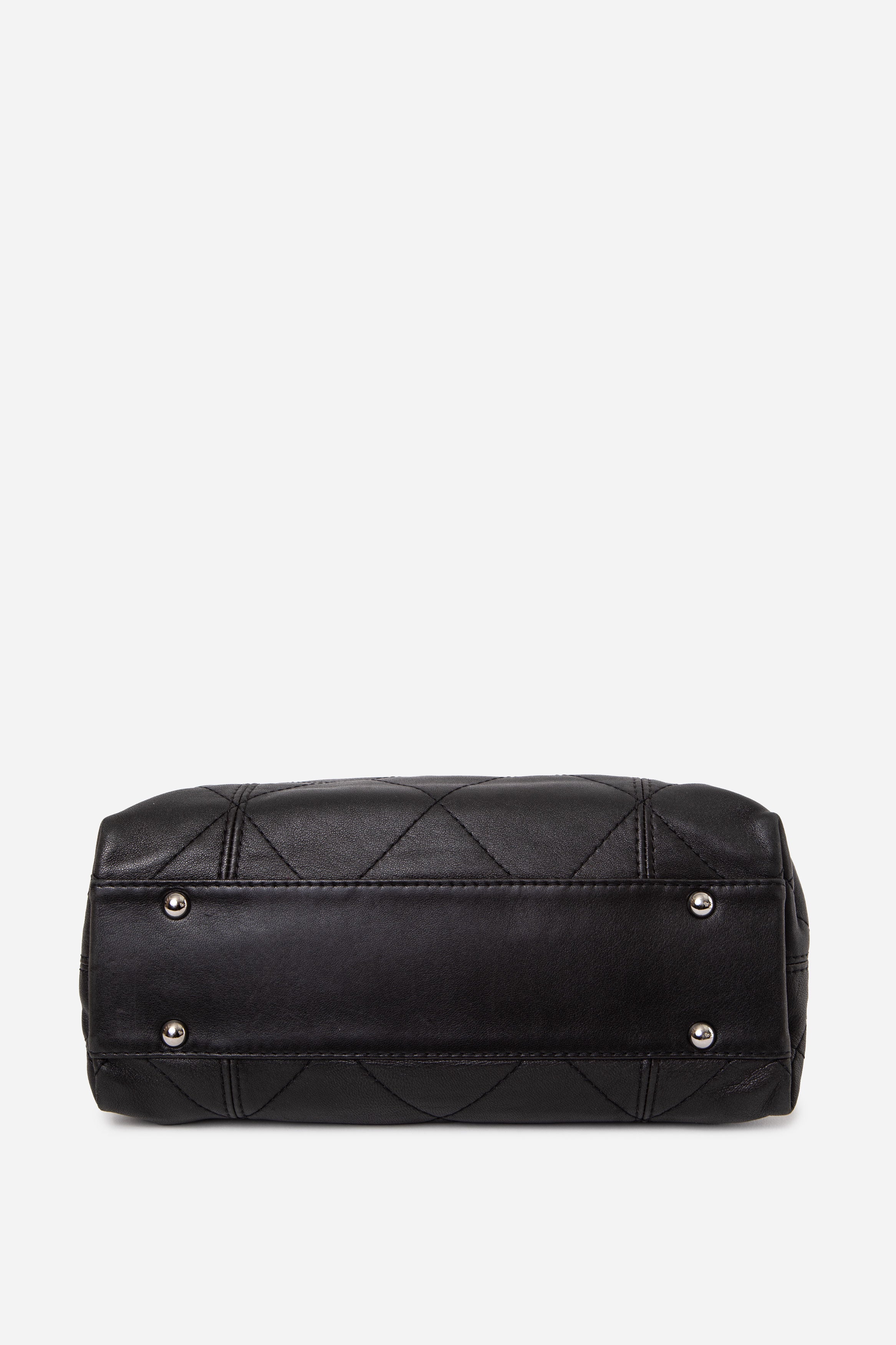 Pre-Owned Chanel 2011 Black Lambskin Soft Touch Bucket Bag
