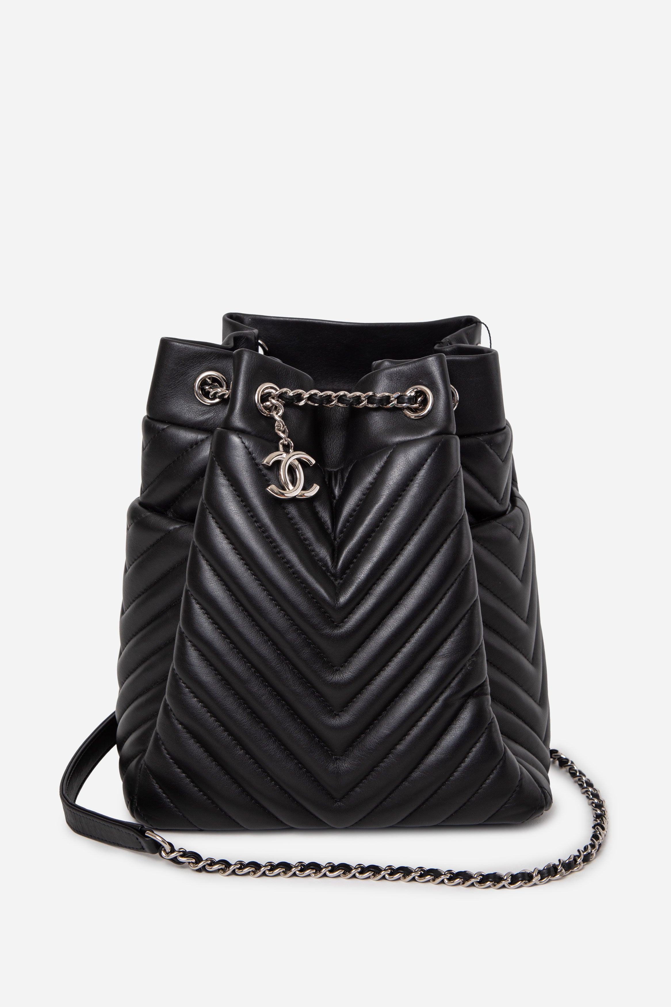 Pre-owned Chanel Black Calfskin Chevron Urban Spirit Bucket Bag