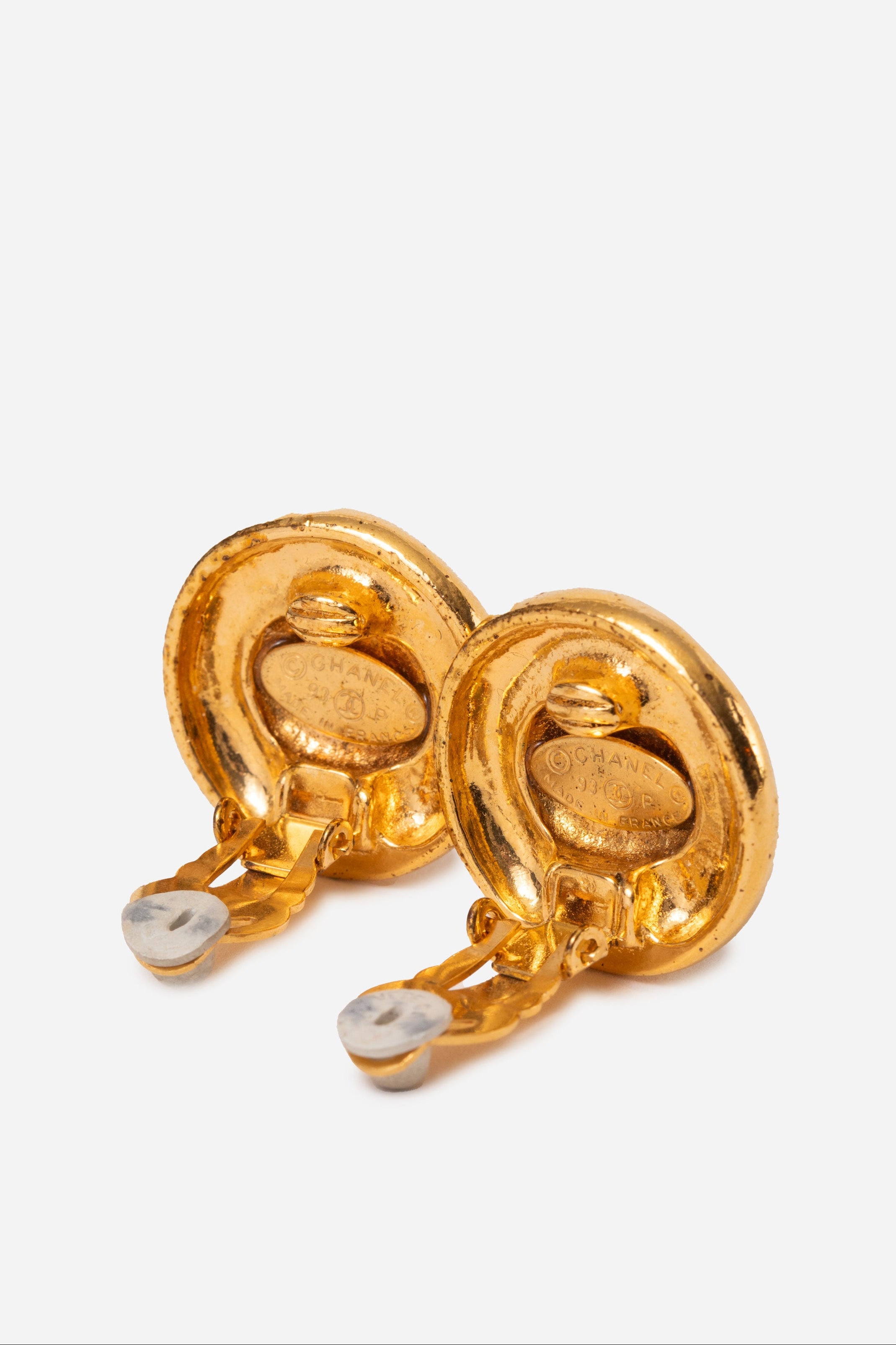 Pre-owned Chanel 1993 Round CC Earrings Clip-On