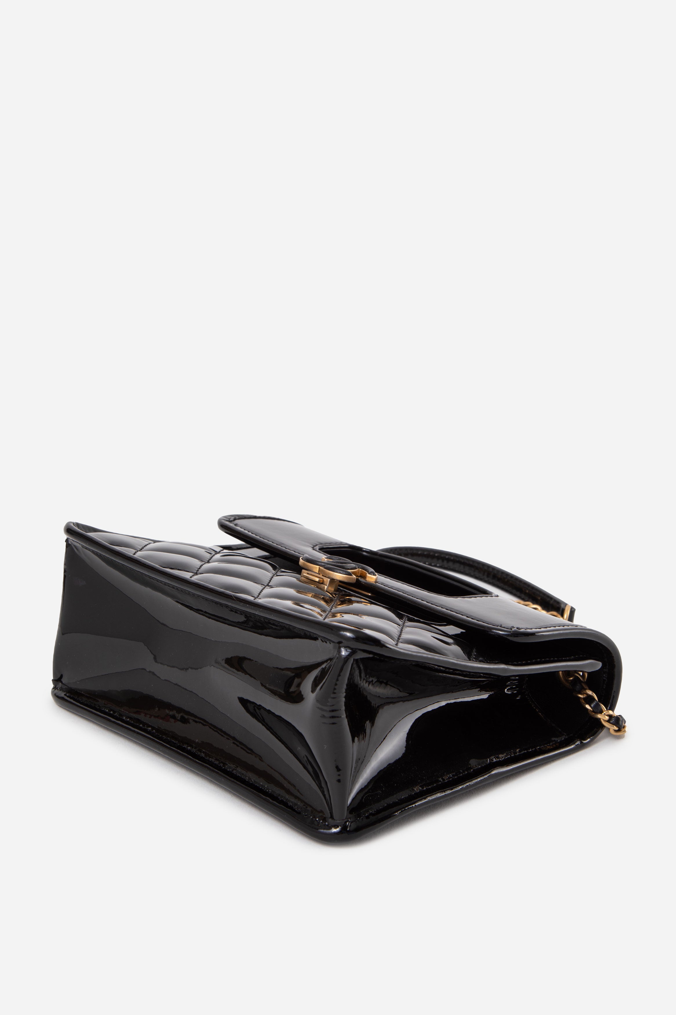 Pre-Owned Chanel 2023 Graphic Catch Flap Chain Bag