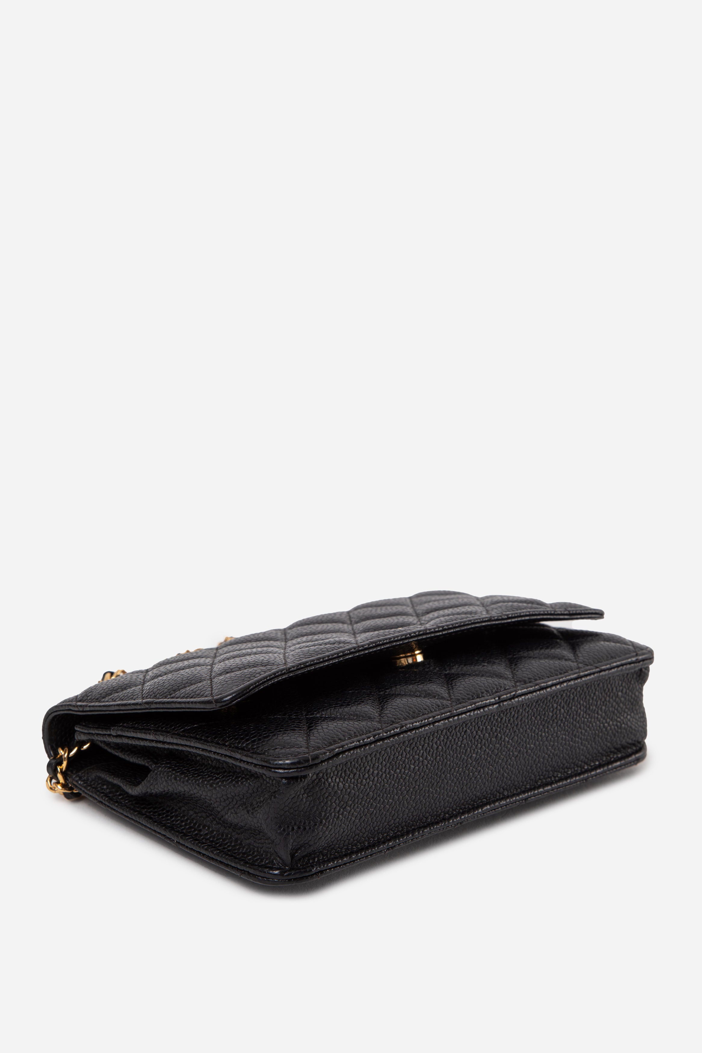 Pre-Owned Chanel Black 2019 Caviar Wallet On Chain