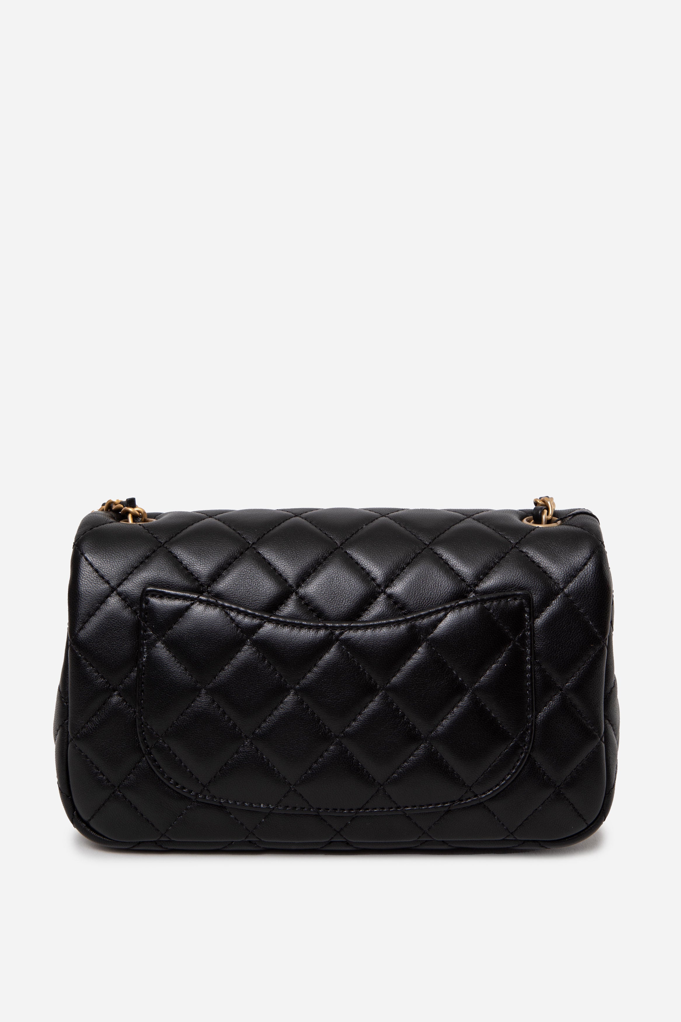 Pre-Owned CHANEL 2022 Lambskin Quilted CC Leather Pearl Crush Mini