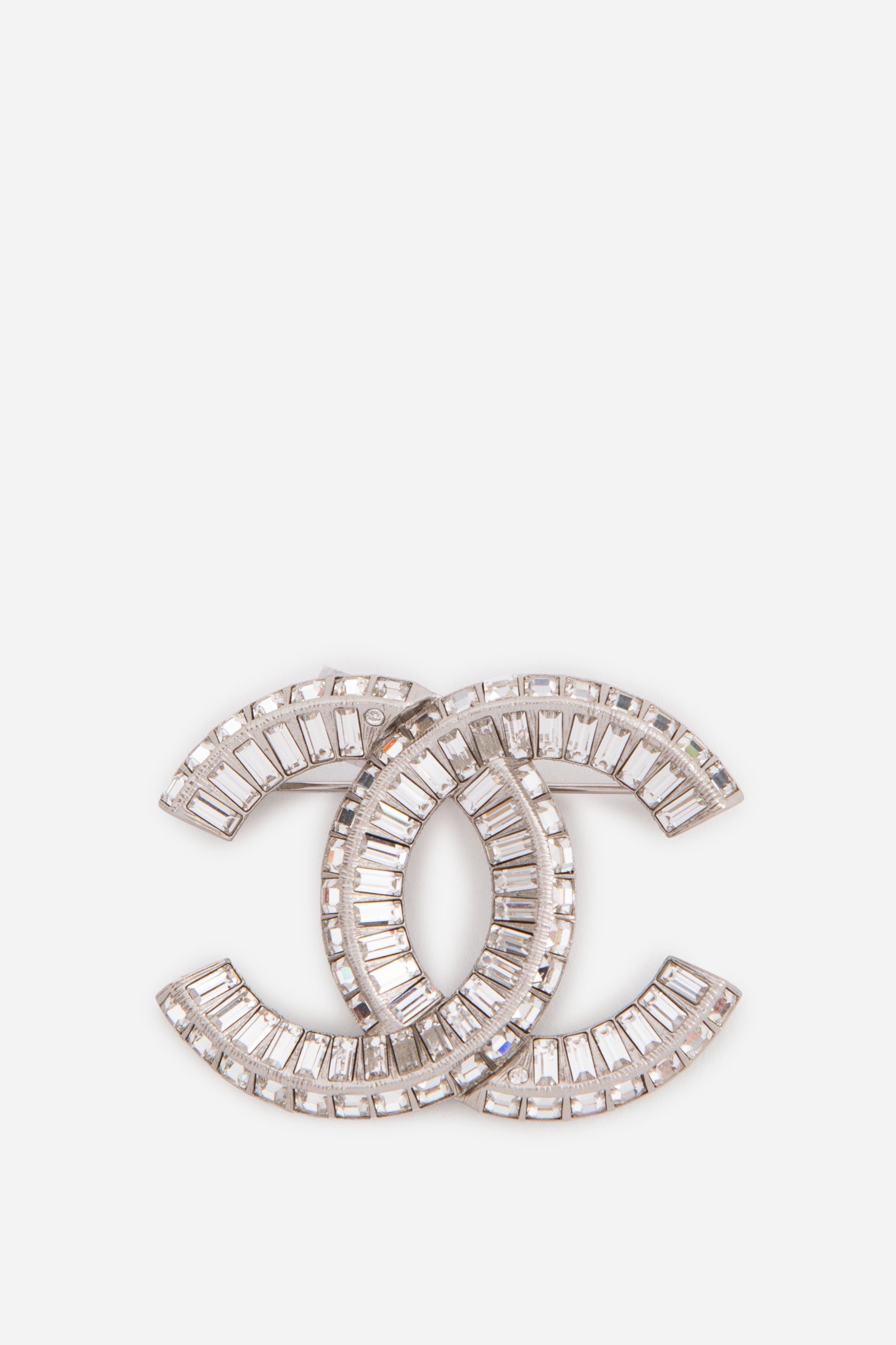 Pre-Owned Chanel 2022 Crystal Embellished CC Brooch