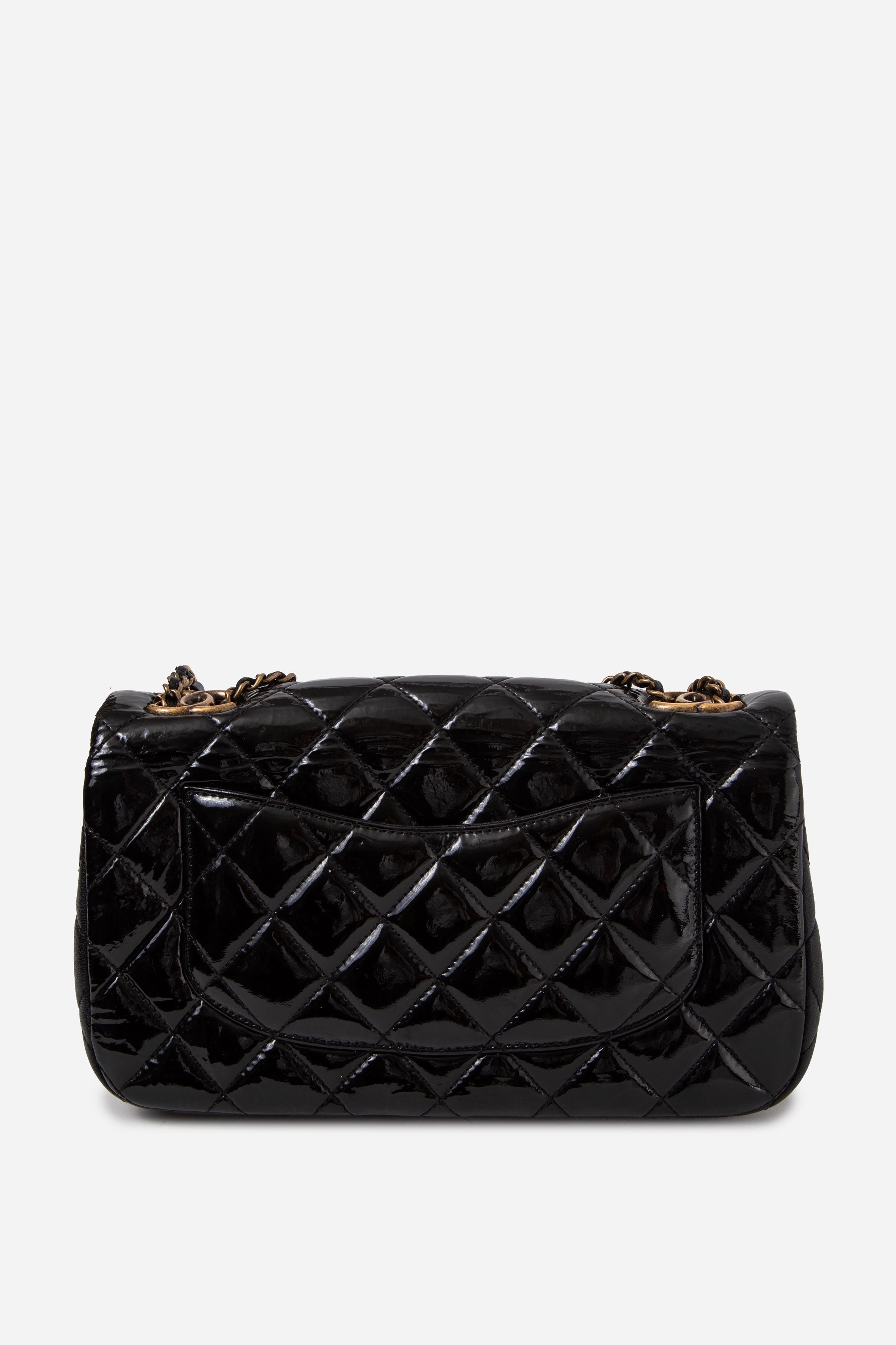 Pre-Owned Chanel 2015-2016 Patent/Calfskin Flap Bag Black