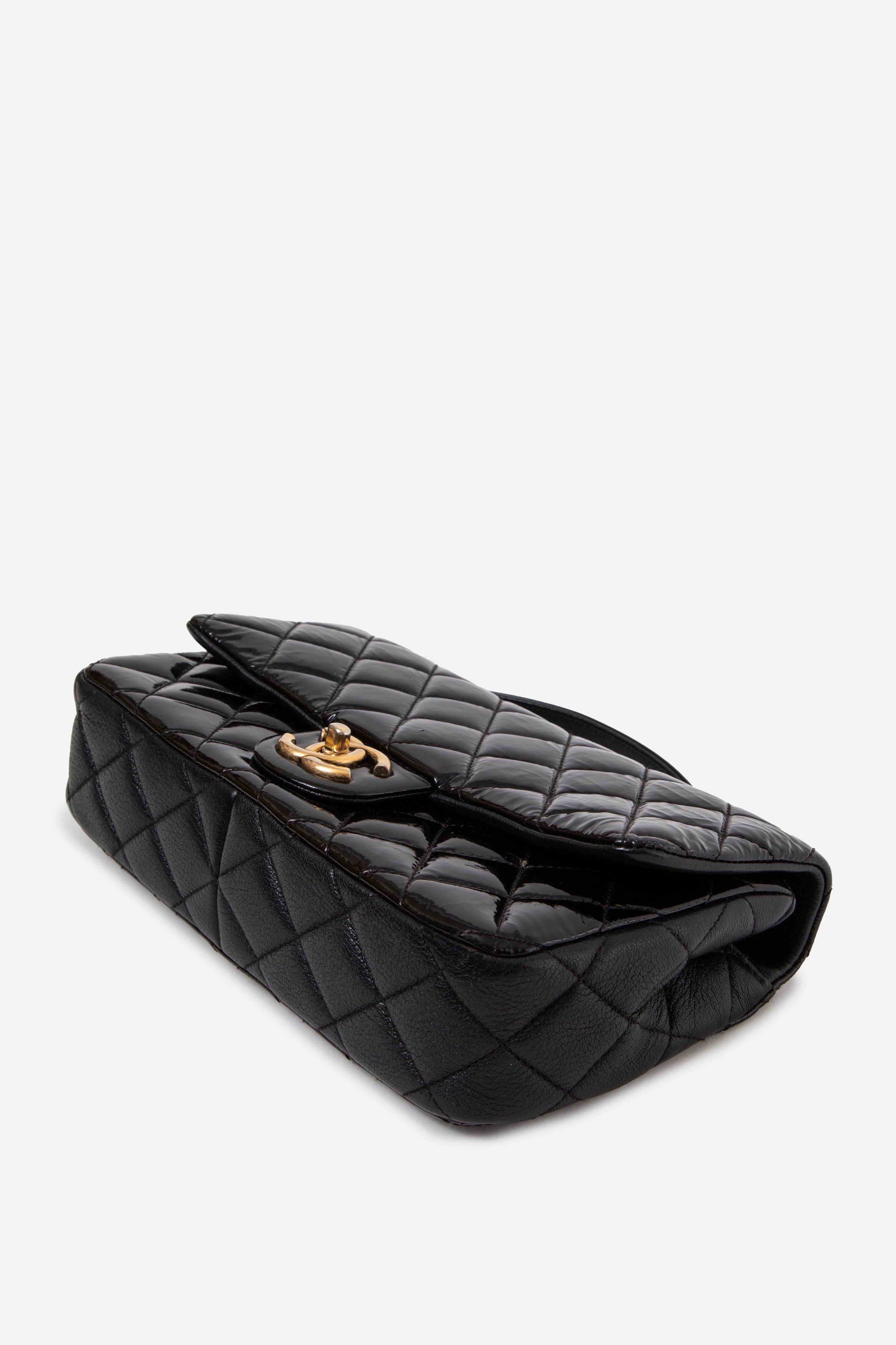 Pre-Owned Chanel 2015-2016 Patent/Calfskin Flap Bag Black