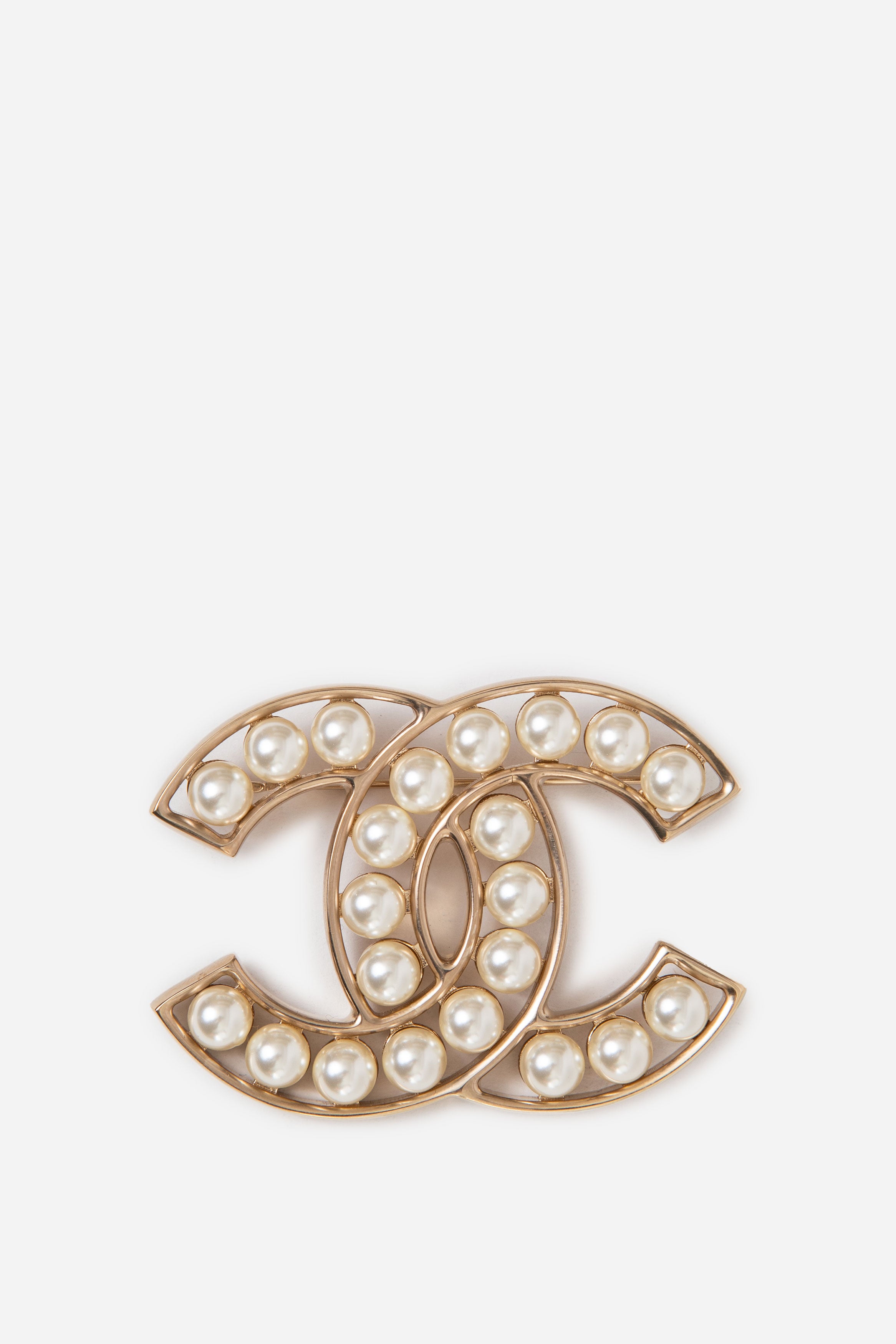 Pre-Owned Chanel 2020 Faux Pearl CC Brooch