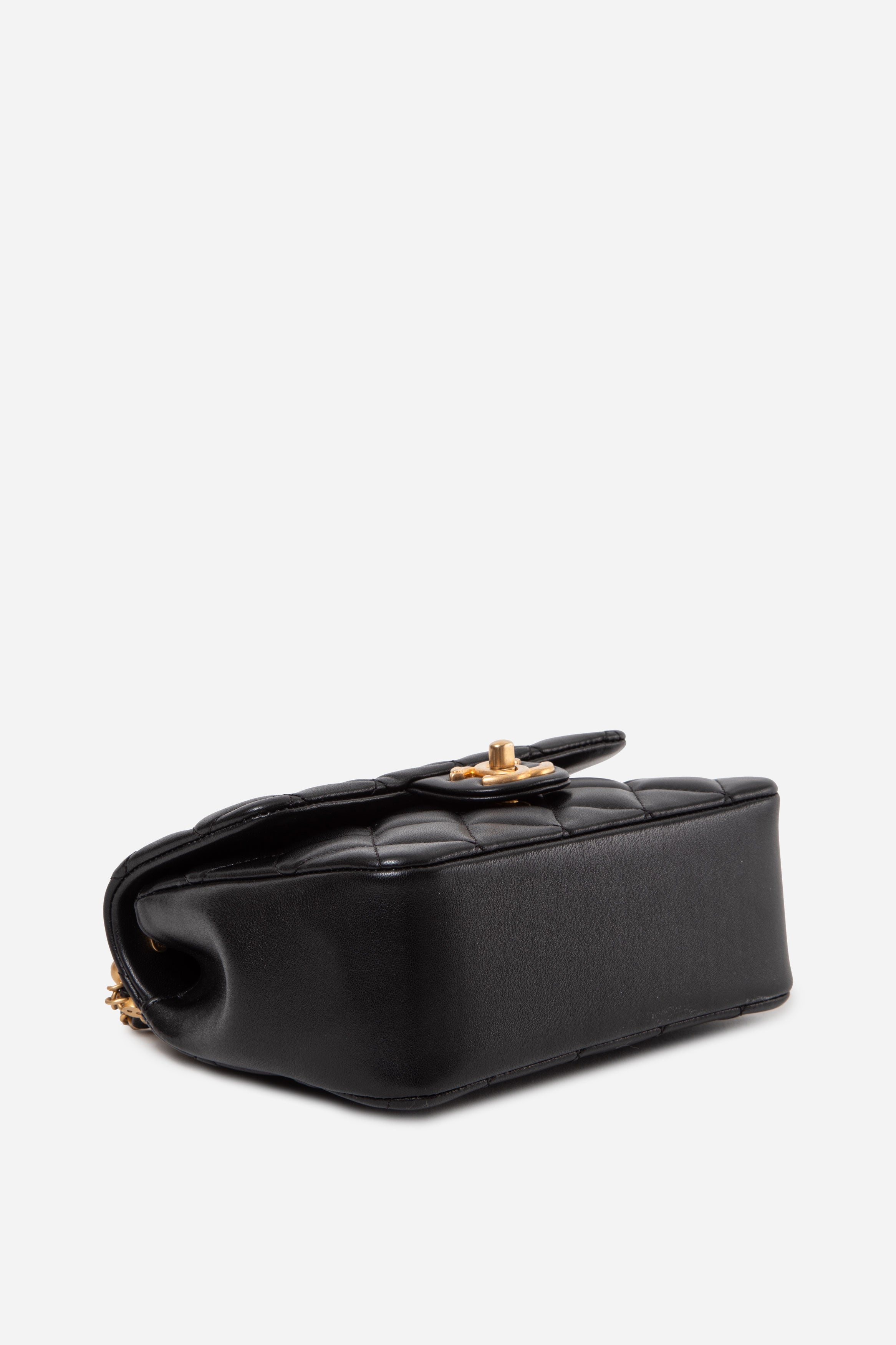 Pre-Owned Chanel 24P Black Lambskin Mini Square Flap Bag Chain Pearl